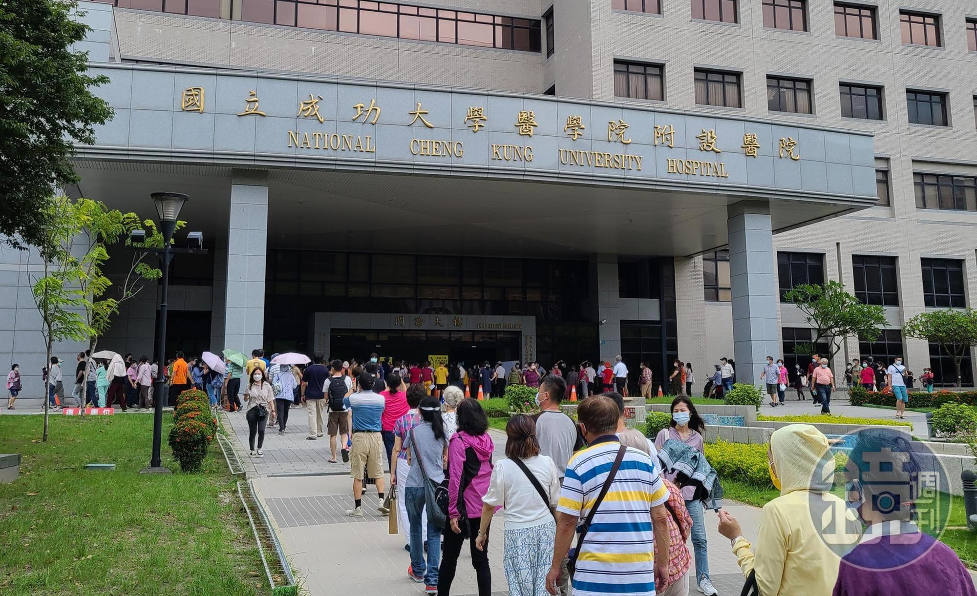 成大醫院日前收治一名確診的10歲男童,其在就醫前曾出現幻覺、四肢抽動的情況。圖為成大醫院。(本刊資料照)
