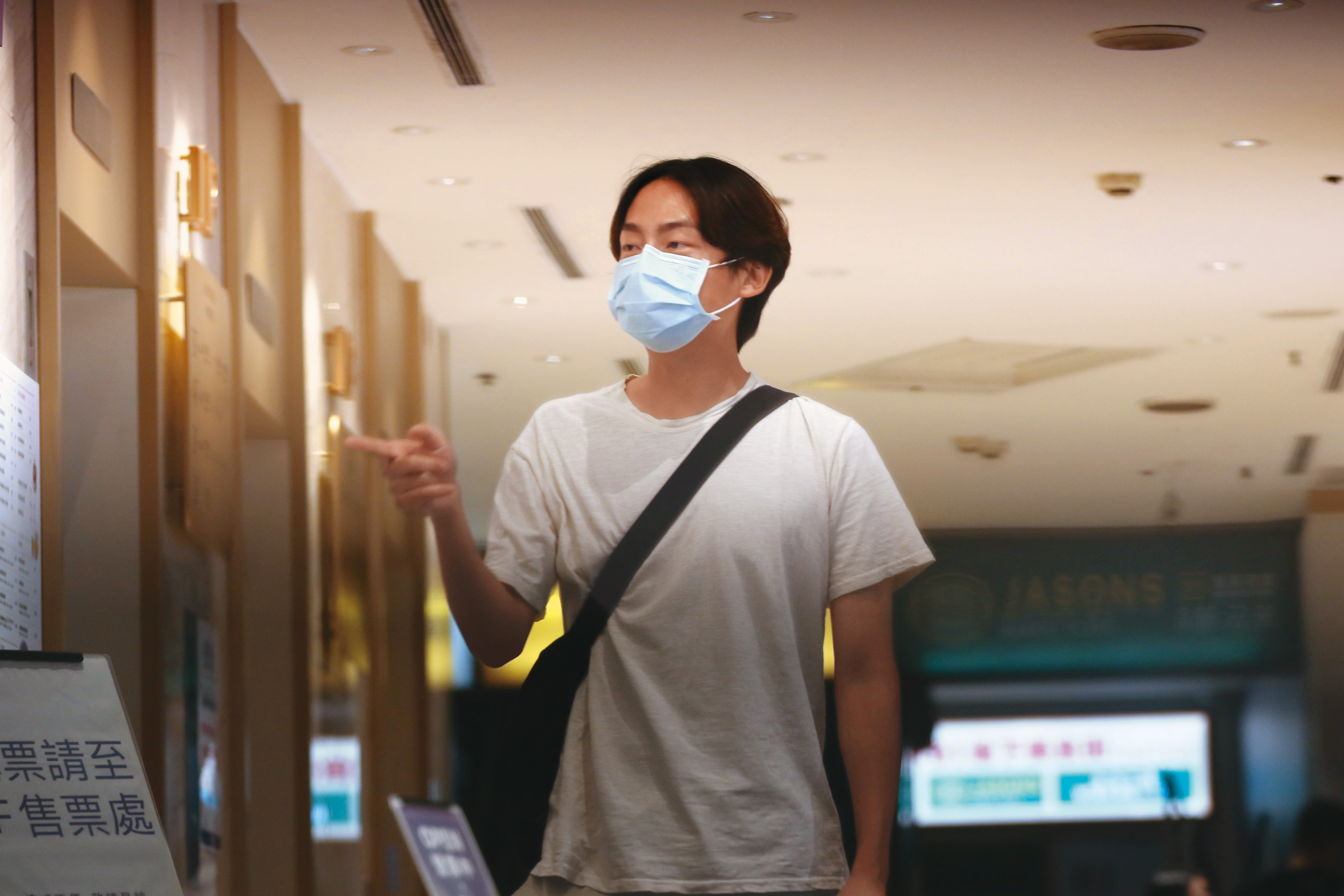 大鶴揪友在欣欣秀泰影城看電影，他與前經紀公司約滿後，如今自己接戲。