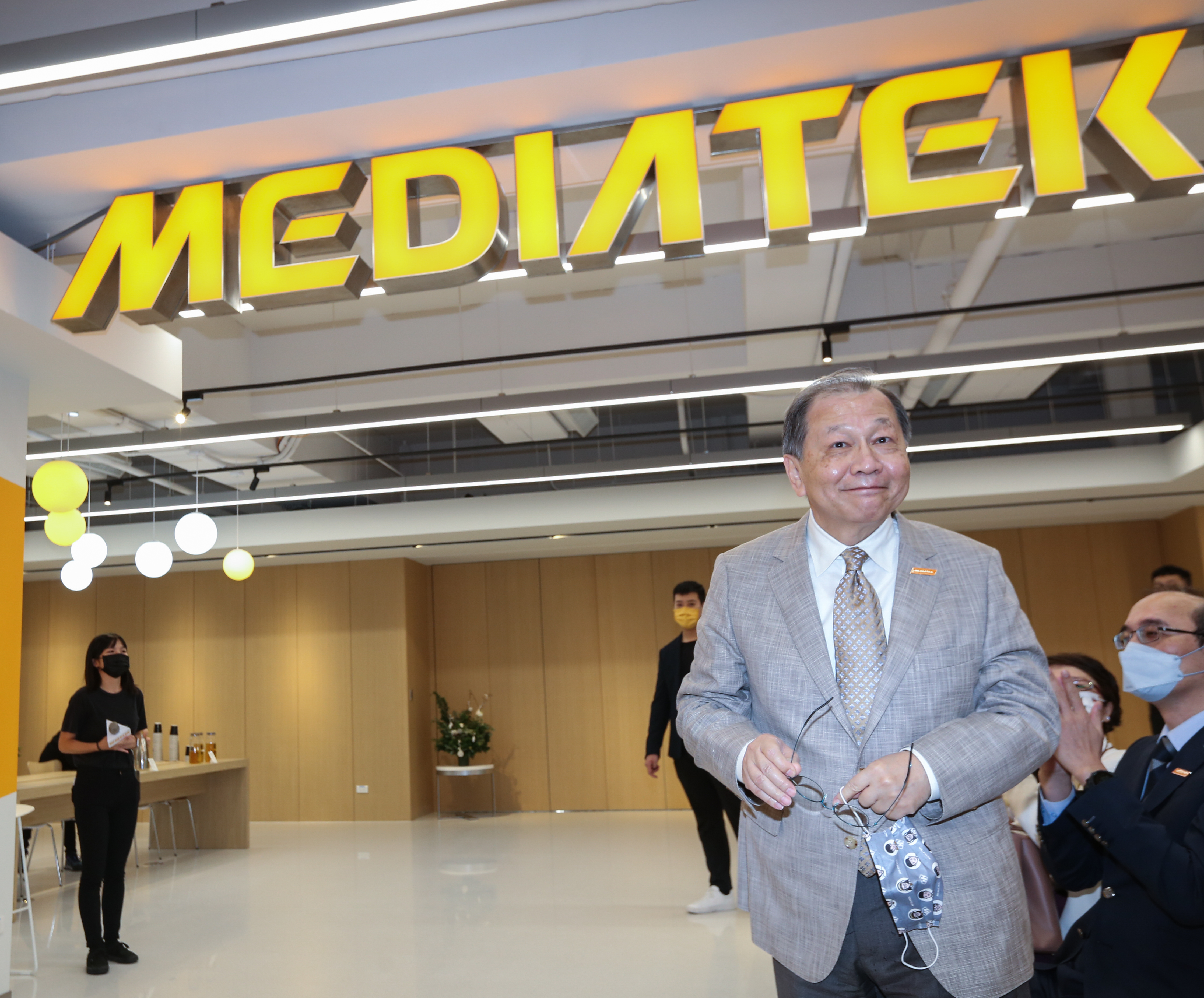 聯發科副董暨執行長蔡力行認為，公司獲利結構健康，在更多客戶採用聯發科產品的情況下，預期今年全年營收仍可以有20%的成長。