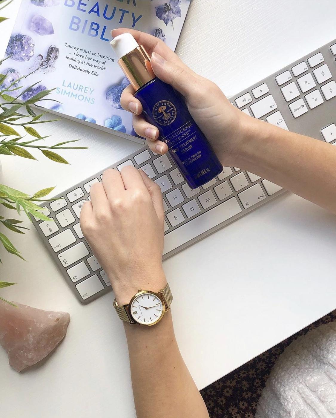 Neal's Yard Remedies乳香緊緻手部菁萃。50ml/NT$1,450。(10/10 HOPE提供)