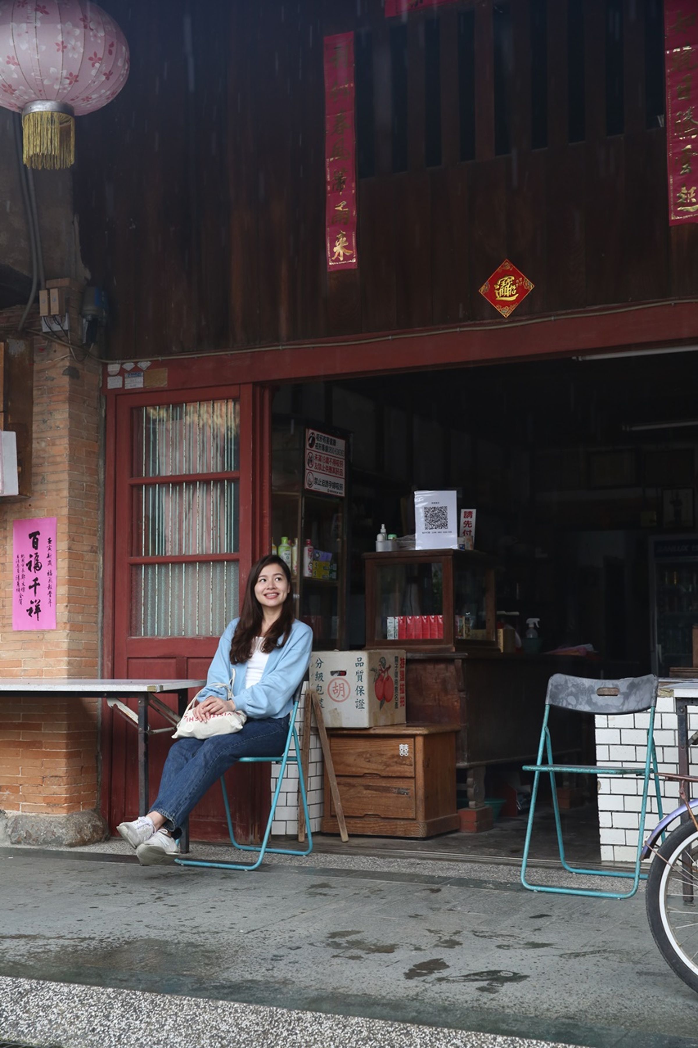 傳統的通廊式街屋，古早味雜貨店一隅。