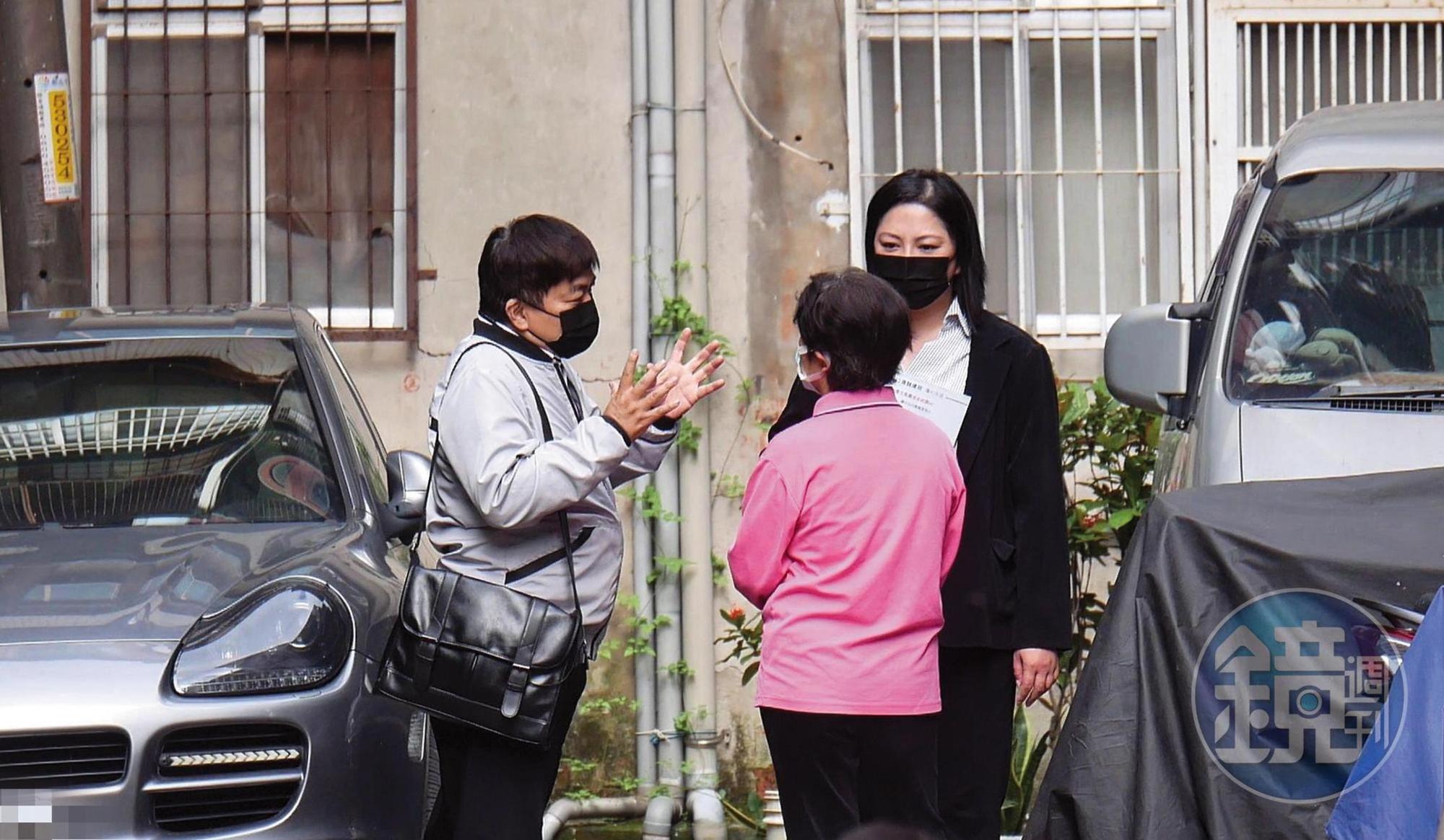 5月18日15：20，傅天穎與男友搭檔向客戶介紹物件，而且結束之後還會討論交流意見。