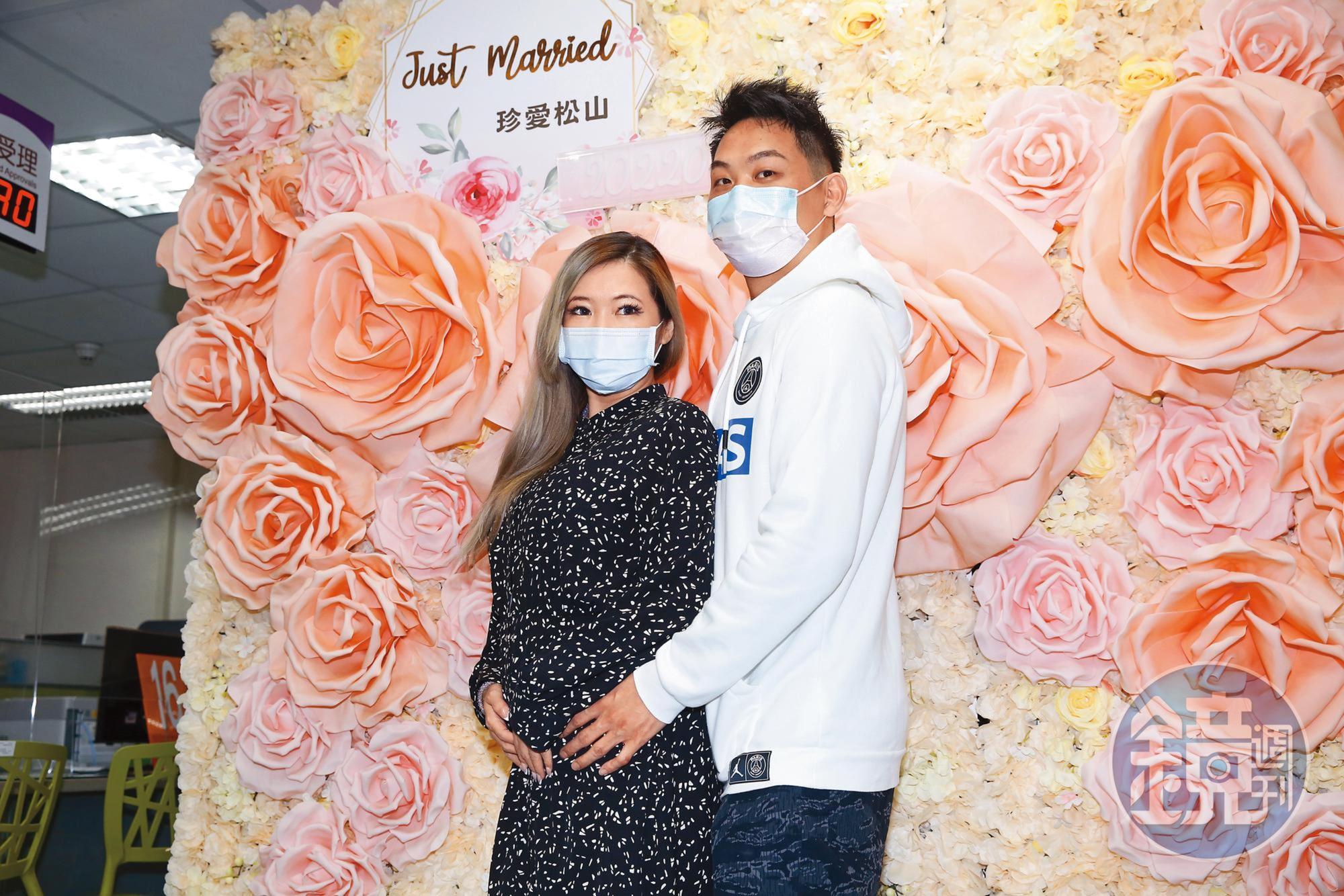 Makiyo(左)選在有「我愛你」諧音的520登記結婚,高調曬恩愛。