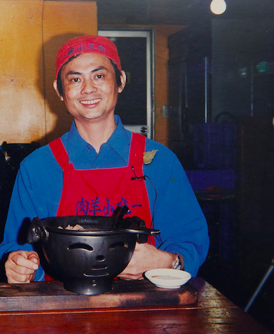 李明雄當年在一碗小羊肉掌櫃，一度到士林夜市開分店。（李明雄提供）