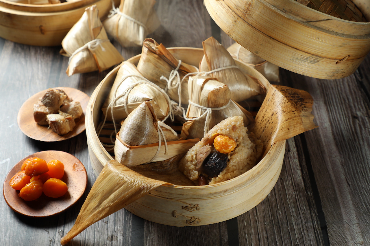 北部粽「古早味蛋黃粽」米粒分明、餡料豐盛。（富品家傳統美食，55元／顆）