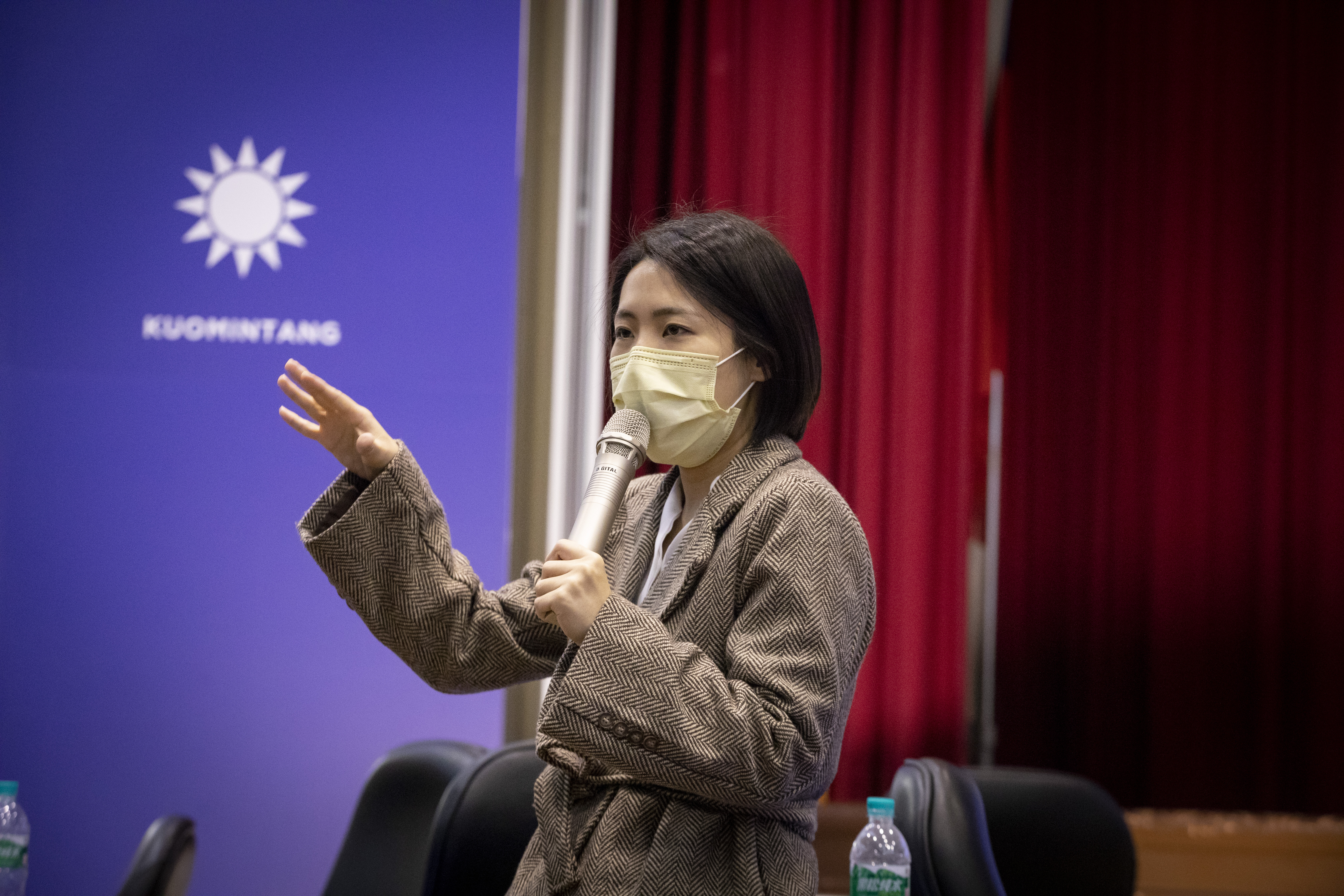 徐巧芯被爆違停，今又傳出她對警拉下口罩、違反防疫規定。（本刊資料照）