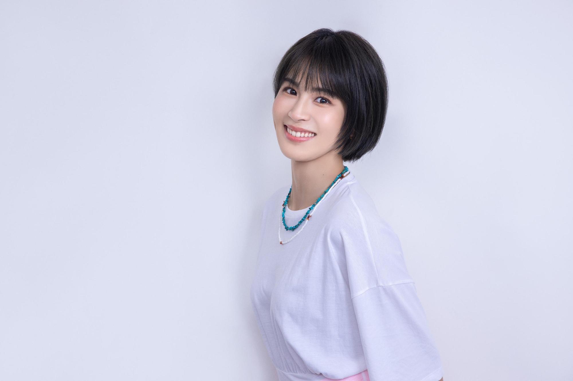 新婚燕爾的曾沛慈,日前推出療癒單曲〈我需要一些孤獨〉。(亞神音樂提供)