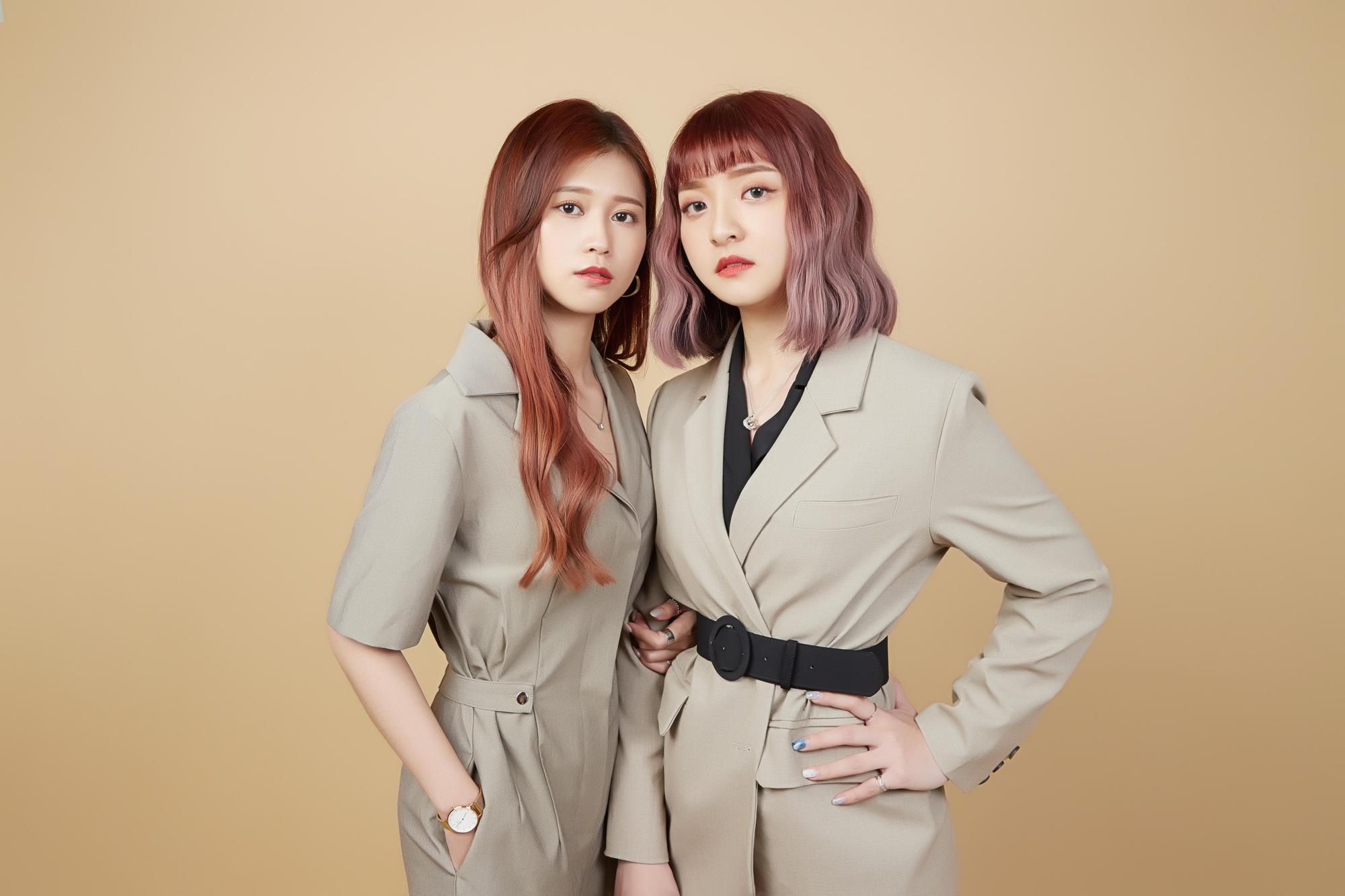 人氣YouTuber八婆Besties成員陽陽和米雪將在明參加「貓皇服侍手冊-身為貓奴的你一定要知道的事」直播。(17LIVE提供)