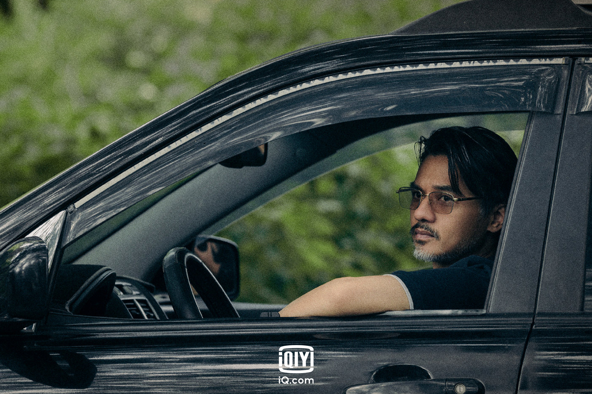 好久不見馮德倫！他在《暗夜行者》飾演緝毒警察。（愛奇藝國際站提供）