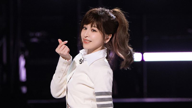 《乘風破浪的姐姐3》上週播出了第一集，王心凌穿著學生制服在節目中大跳經典歌曲〈愛你〉。（芒果TV提供）