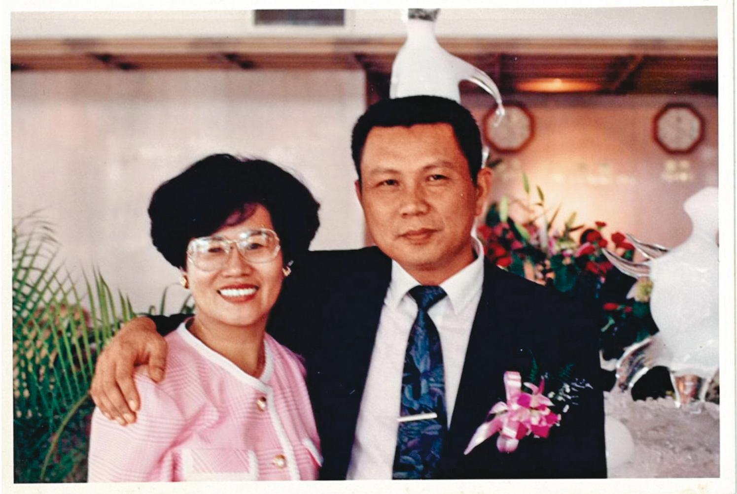 張光男(右)與楊素真(左)婚後創業開瓦斯行,後轉型做廚具,一直互相扶持。(大雅提供)