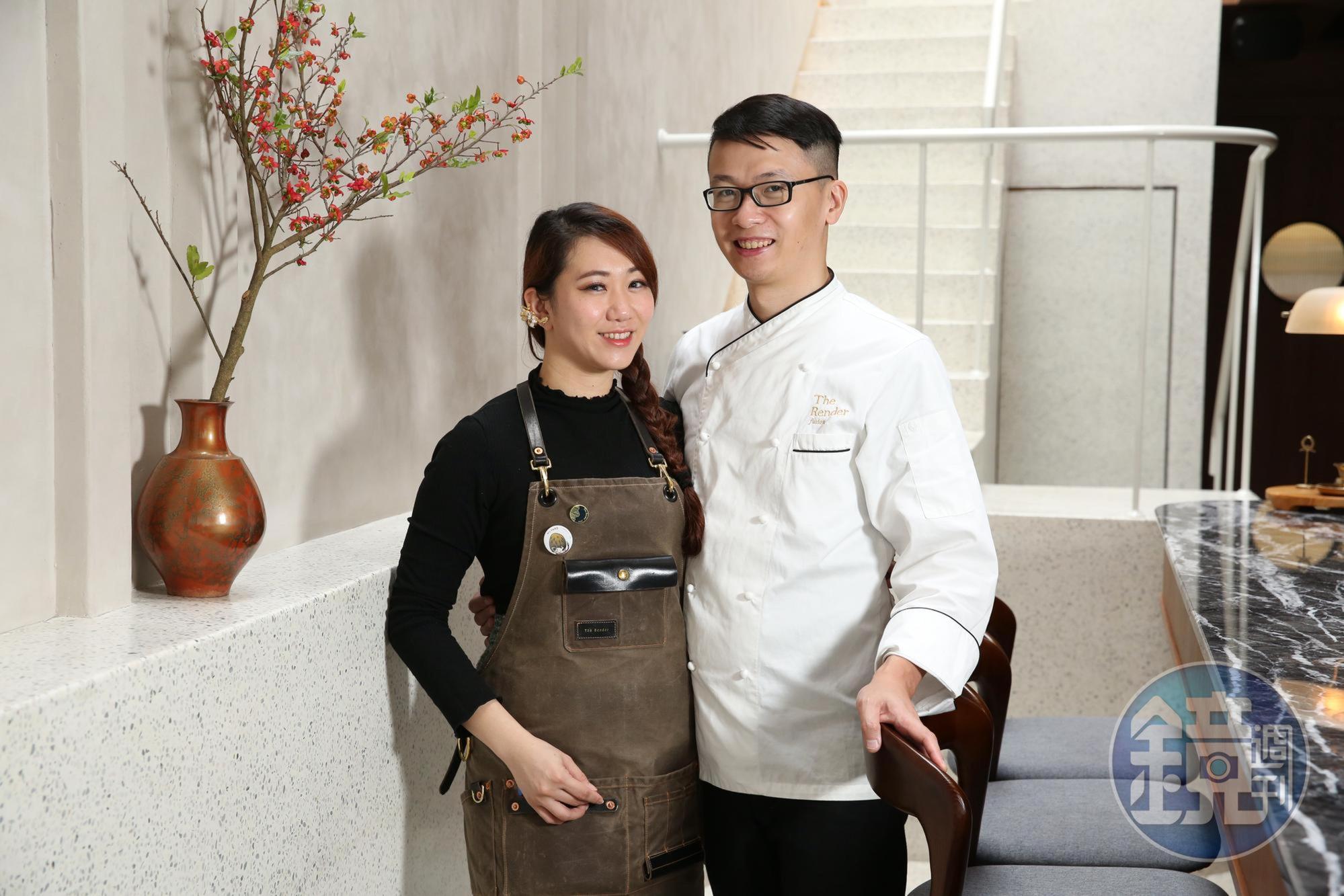 福醺湯包夫妻檔，太太王昱云（左）、先生李士弘（右）主責調酒和餐點。