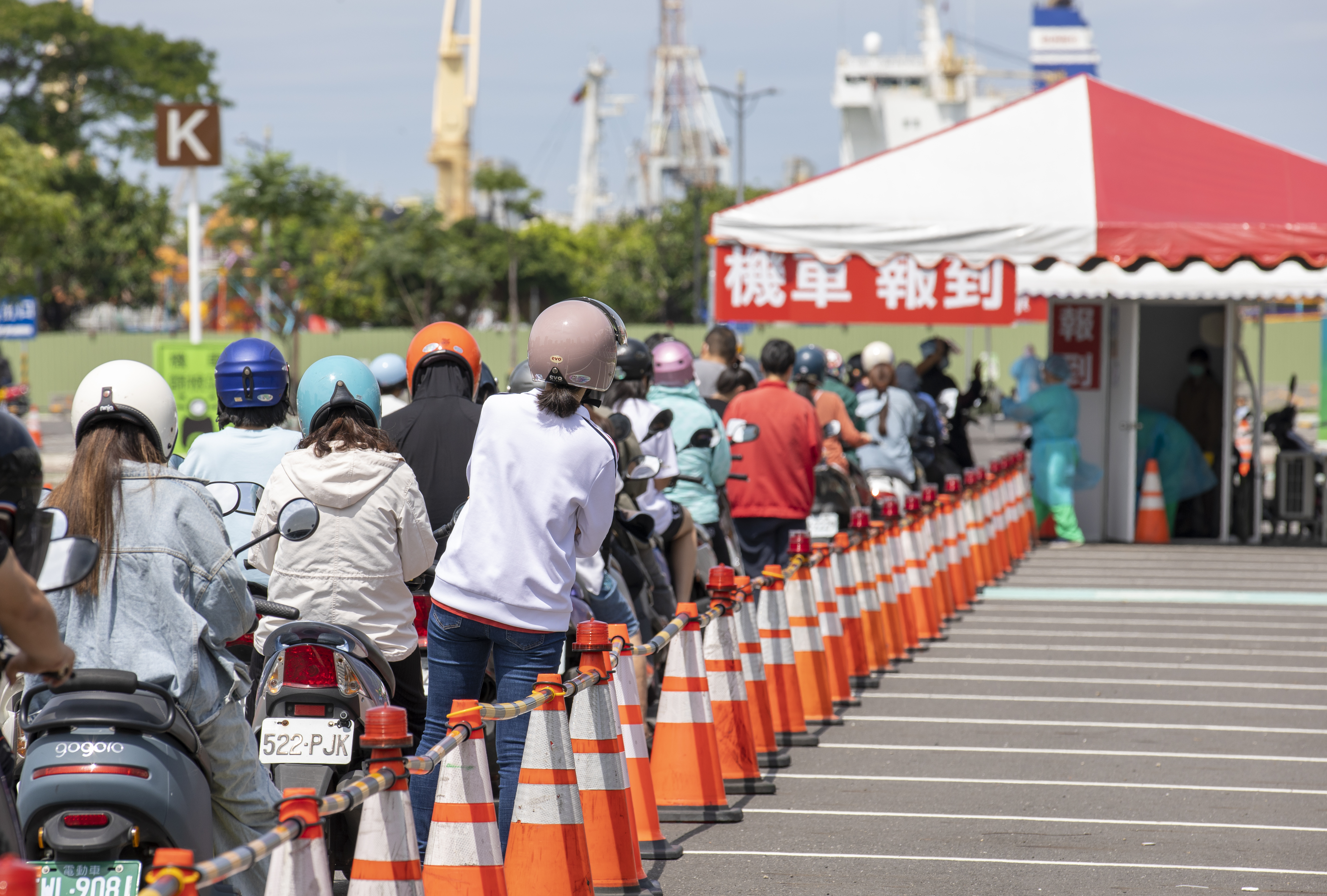 本土COVID-19疫情持續延燒，大多數的確診者都是輕症或無症狀。（示意圖，本刊資料照）