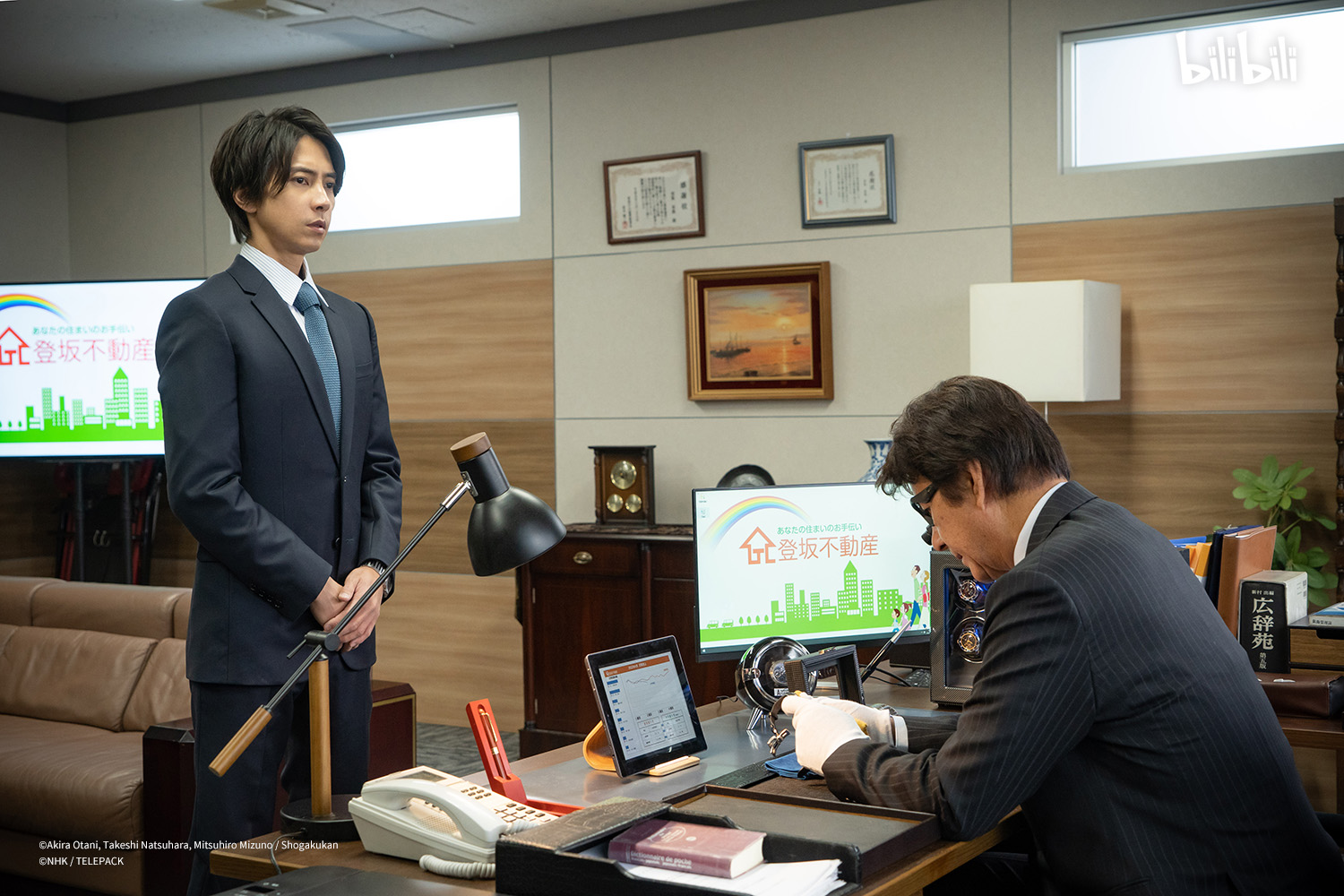 山下智久(左)主演的新劇《正直不動產》播出後評價不俗,更拿下連續劇滿意度排行榜2週冠軍。(bilibili提供)