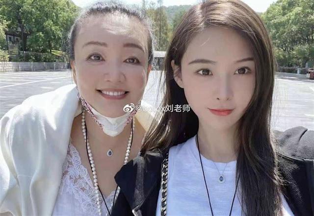 張蘭曾和張穎穎親密合照。（翻攝自張蘭微博）