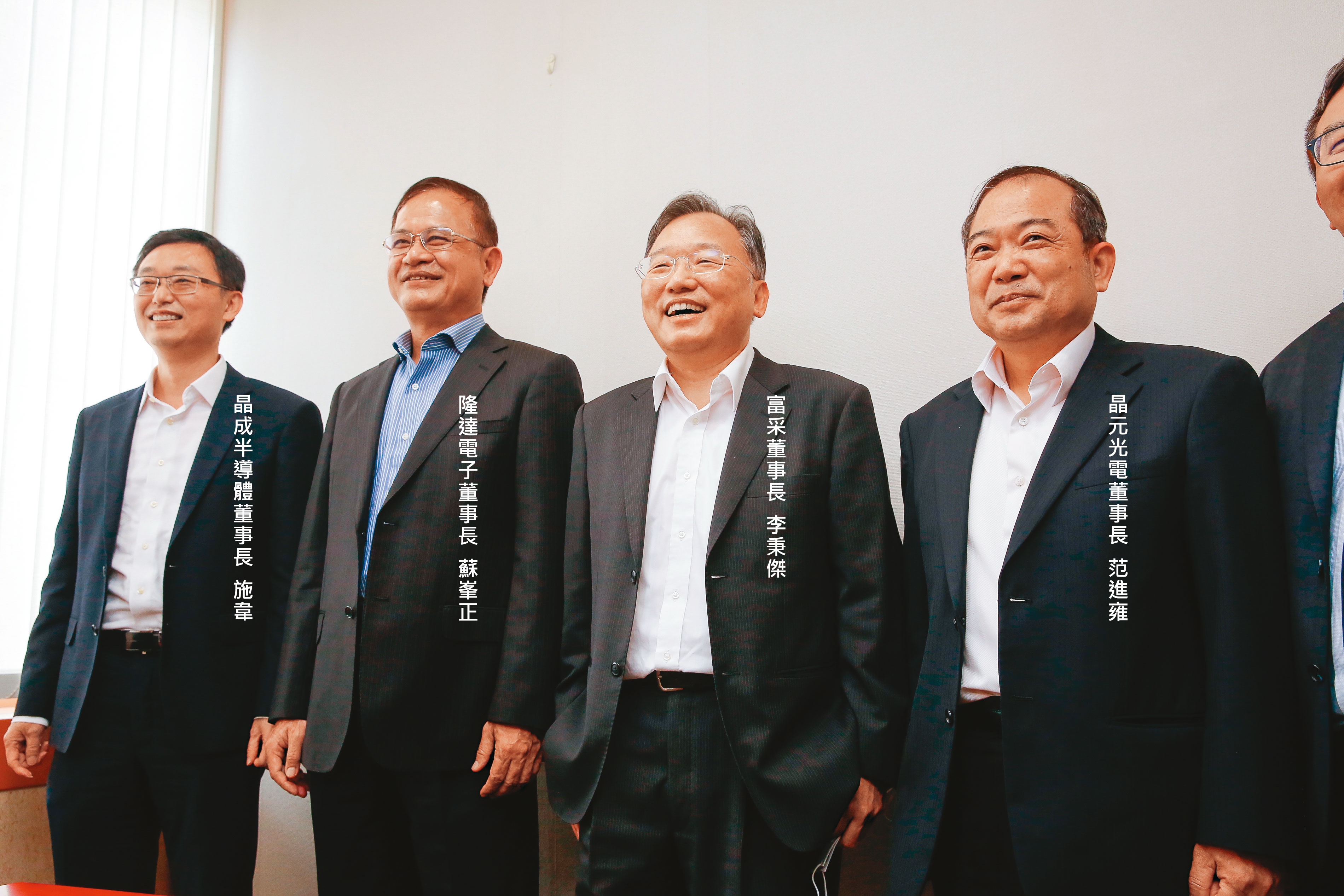 為了墊高進入門檻，防堵中國LED業者滲透，台廠陸續以「打群架」方式，鞏固不可見光LED市場的戰果。