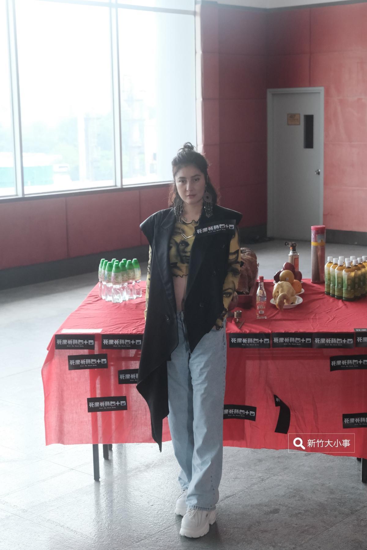 港星何超儀積極投入影視作品的製作，這次身為電影《死屍死時四十四》出品人。（852 Films提供）