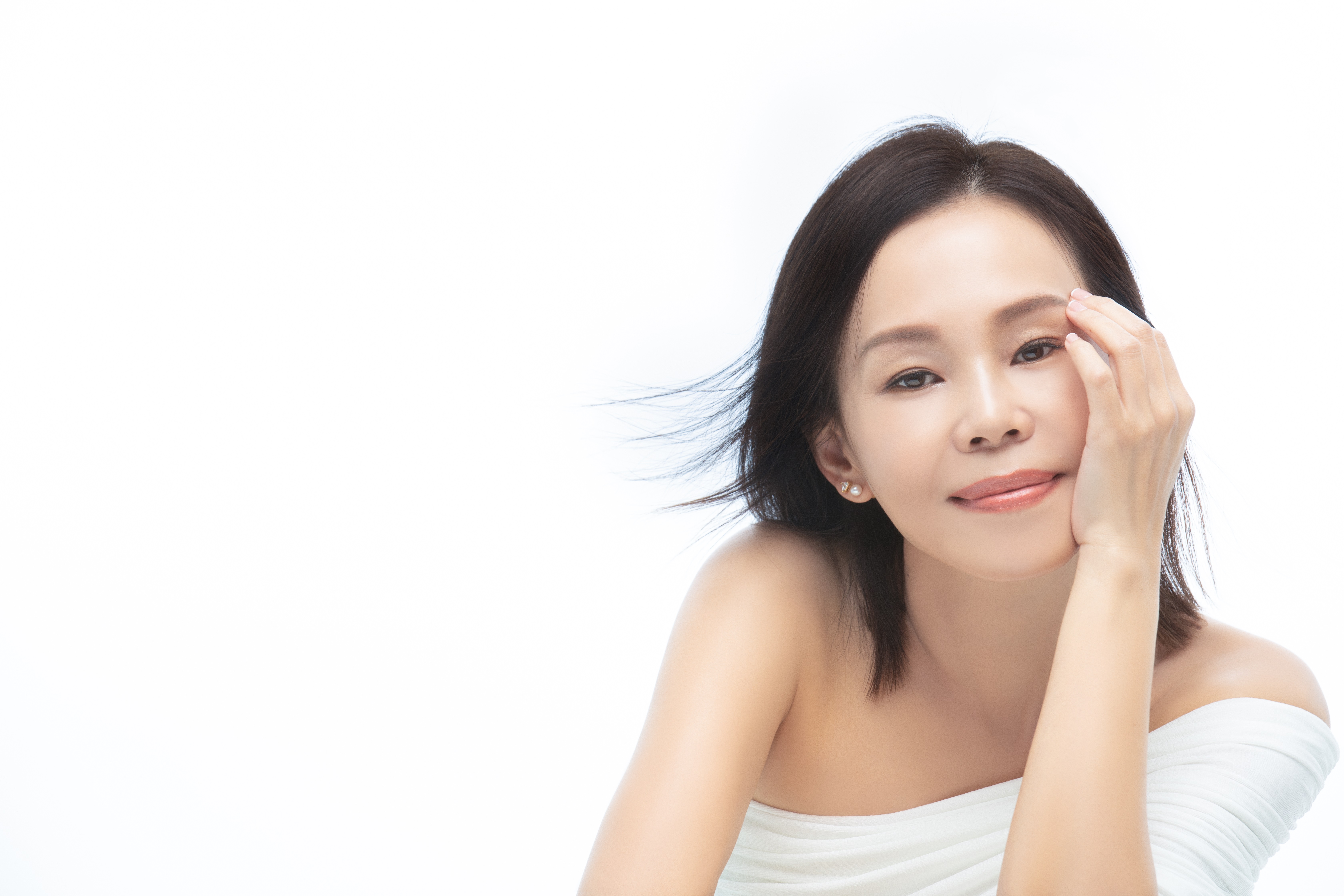 出道26年，彭佳慧首次接下保養品代言。（覓．肌乎Mean Skin提供）