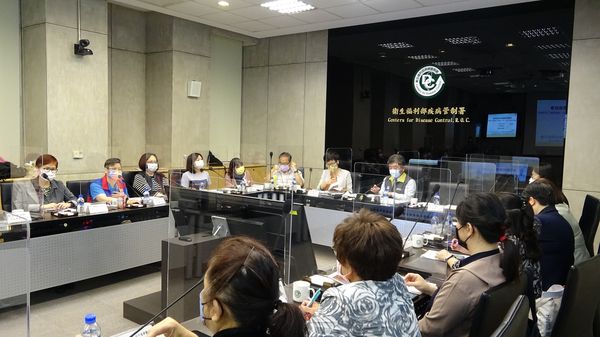 衛福部與護理界代表舉行座談，最後協議各層級醫院專責病房護病比將以1：5為原則、1：7為上限。（衛福部提供）