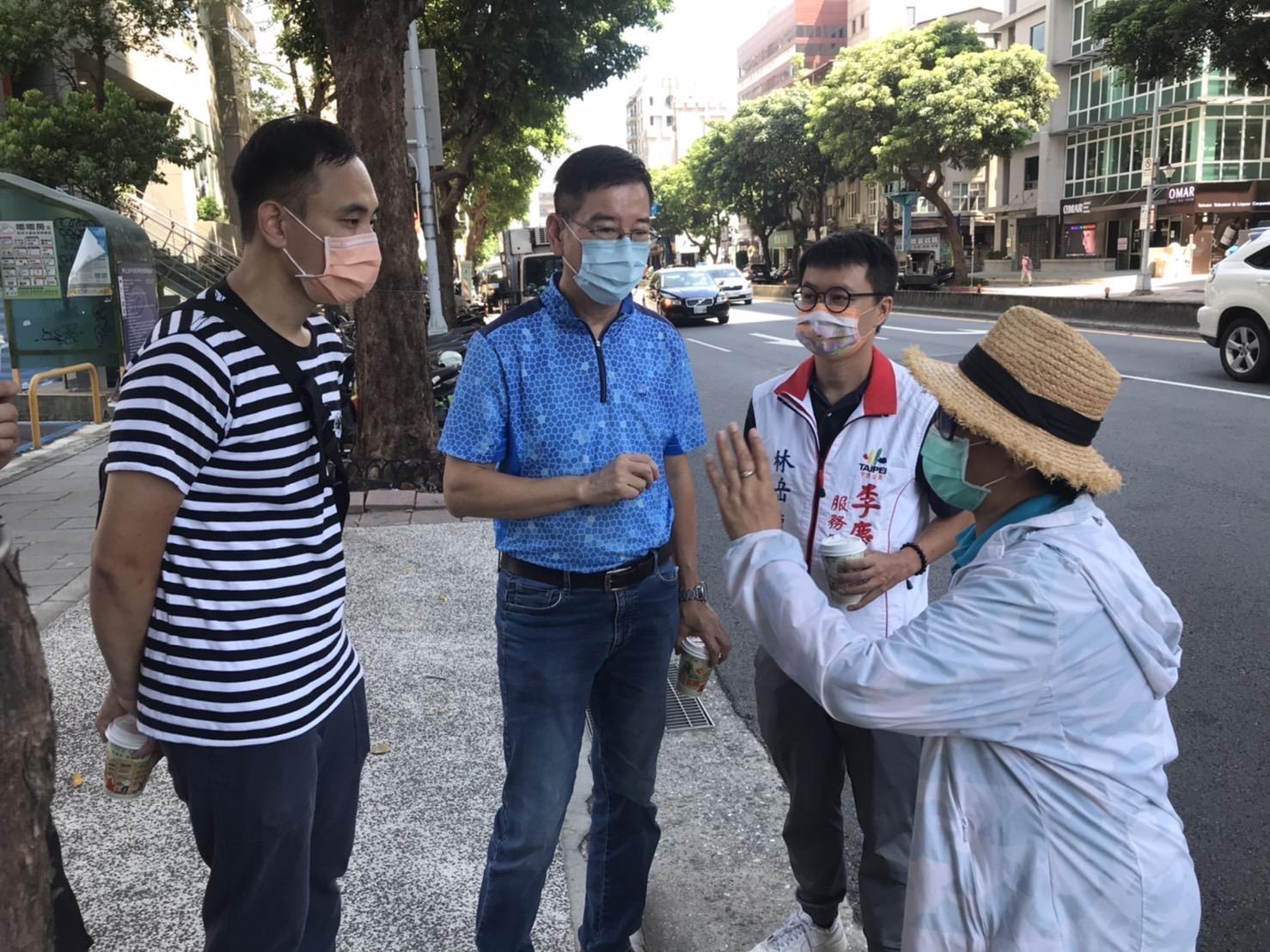 台北市議員李慶元（中）、大安文山區議員參選人林岳龍（左2）呼籲，北市府若宣布提前放暑假，應顧及師生權益。（李慶元議會研究室提供）