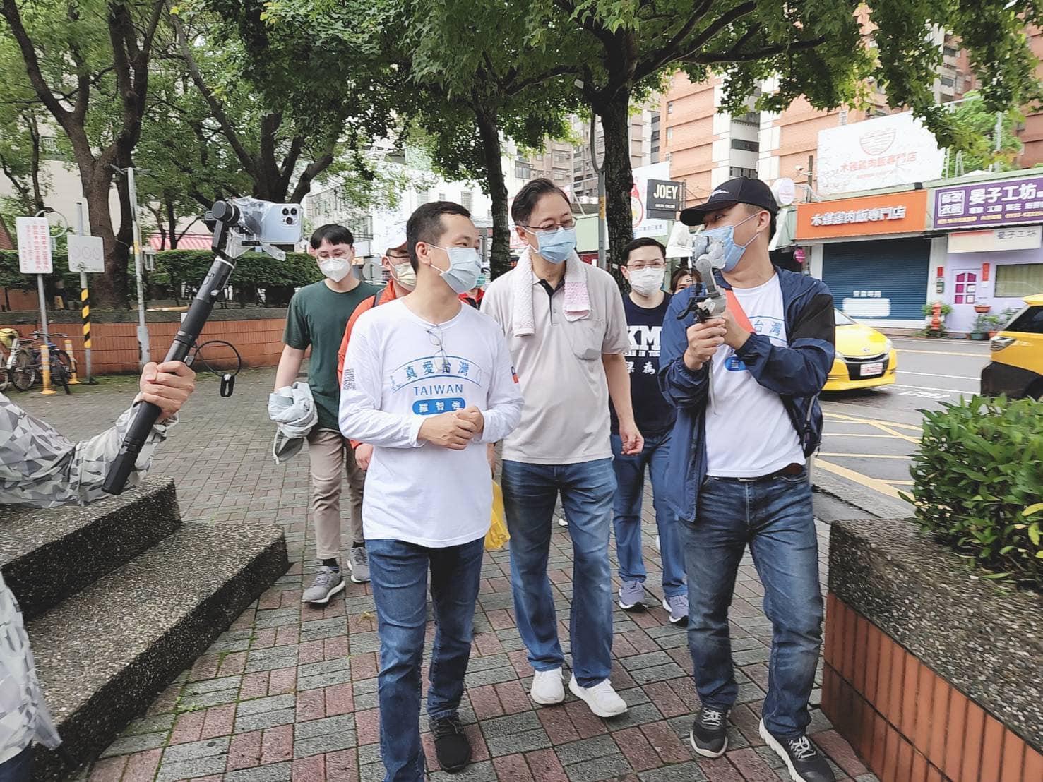 張善政（中）今在桃園與羅智強（左）合體。（翻攝陳學聖臉書）