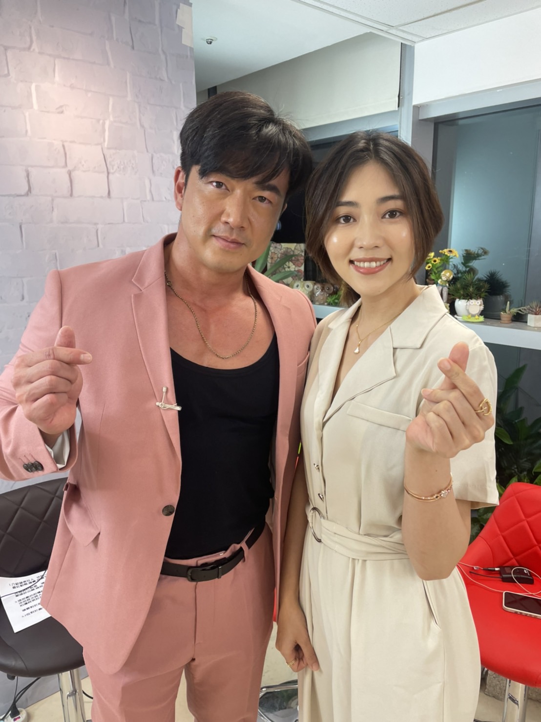 李沛旭和瑭霏在《外送英雄》前導片合作，相當愉快。（民視提供）