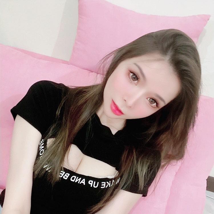 報名當女優的宋智愛，擁有E級上圍、N次性經驗。（翻攝自圤智雨臉書）