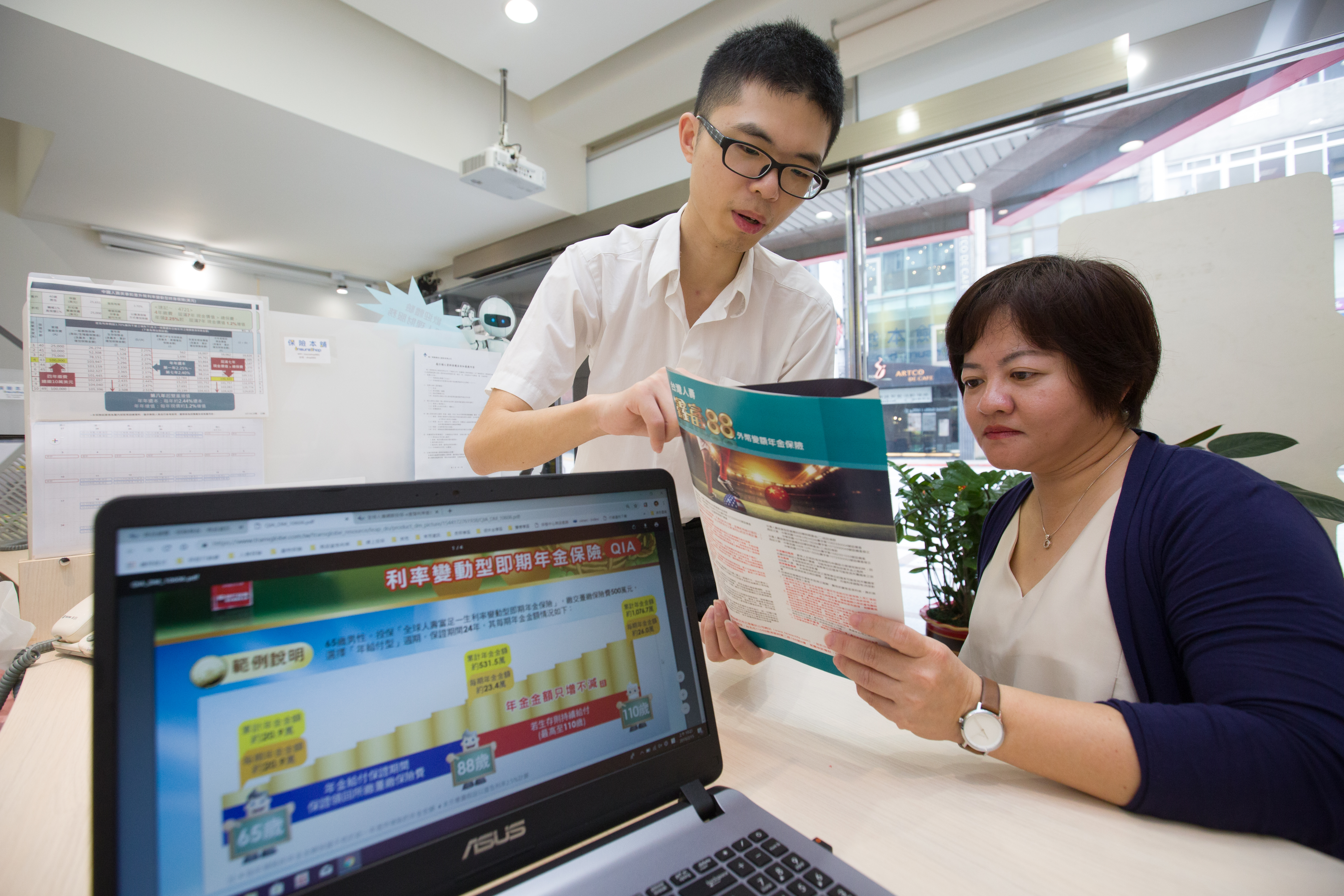 投資型年金險適合中壯年族群規劃退休，不適合年長者作為退休用。