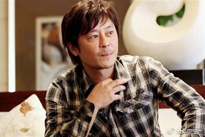 以清亮嗓音走紅的王傑,因遭人下鉛毒,嗓子自此受損。(翻攝自王傑微博)