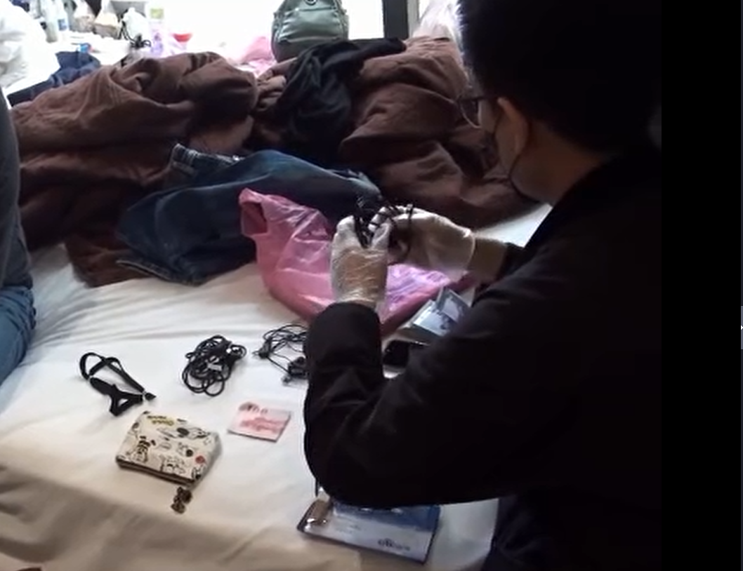 警方查扣贓證物。（翻攝畫面）
