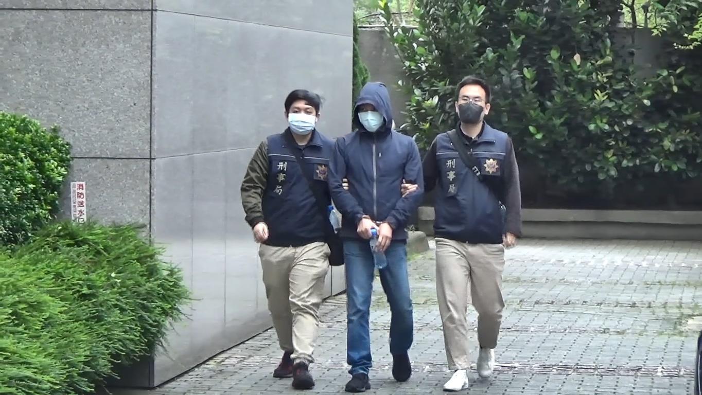 警方逮捕廖嫌（中）送辦。（翻攝畫面）