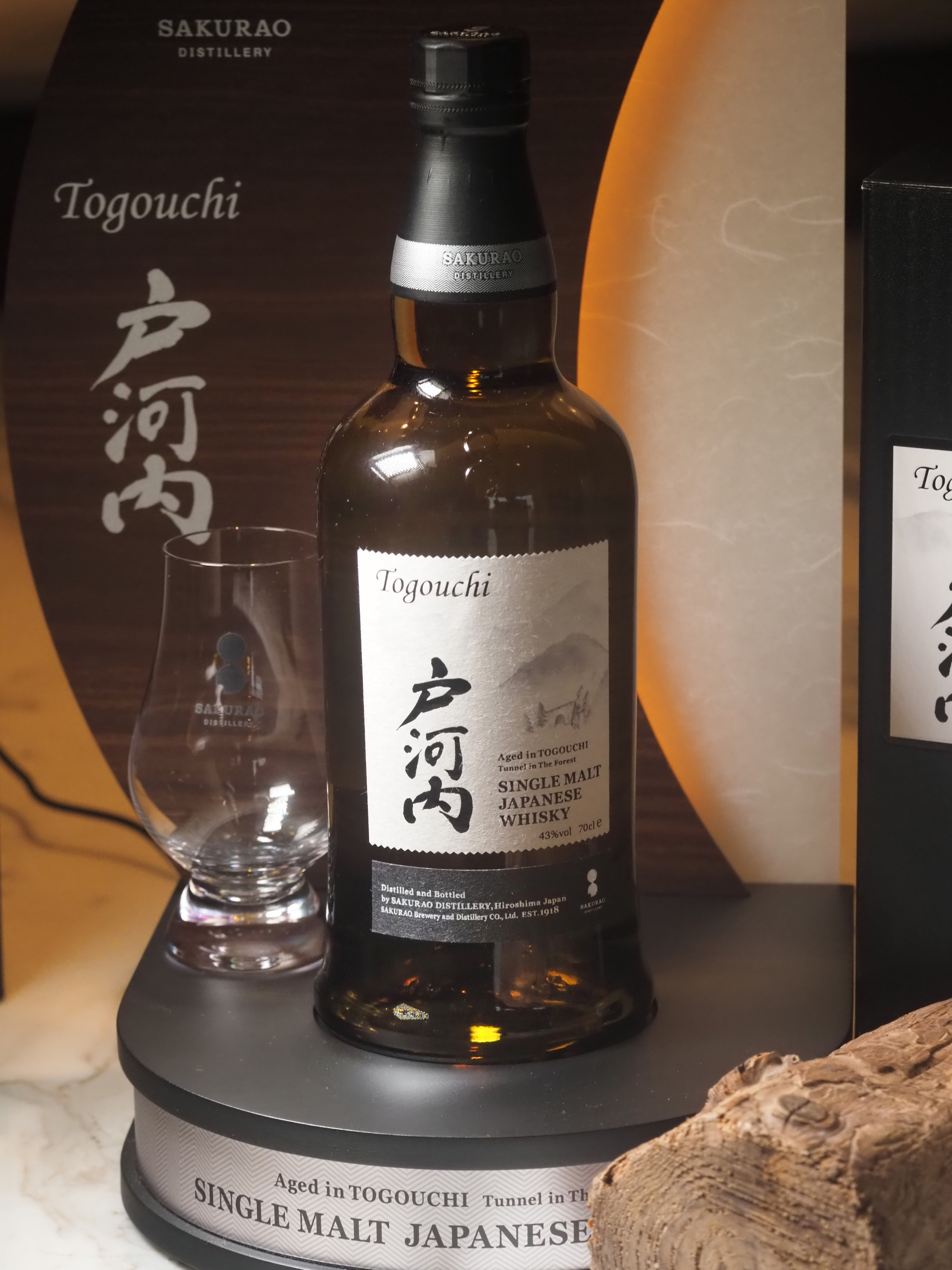 「戶河內單一麥芽威士忌」開瓶即有討喜的青蘋果前味，整體走清新甜蜜的鮮果系風味，也很適合做High-Ball。（3,580元／瓶）