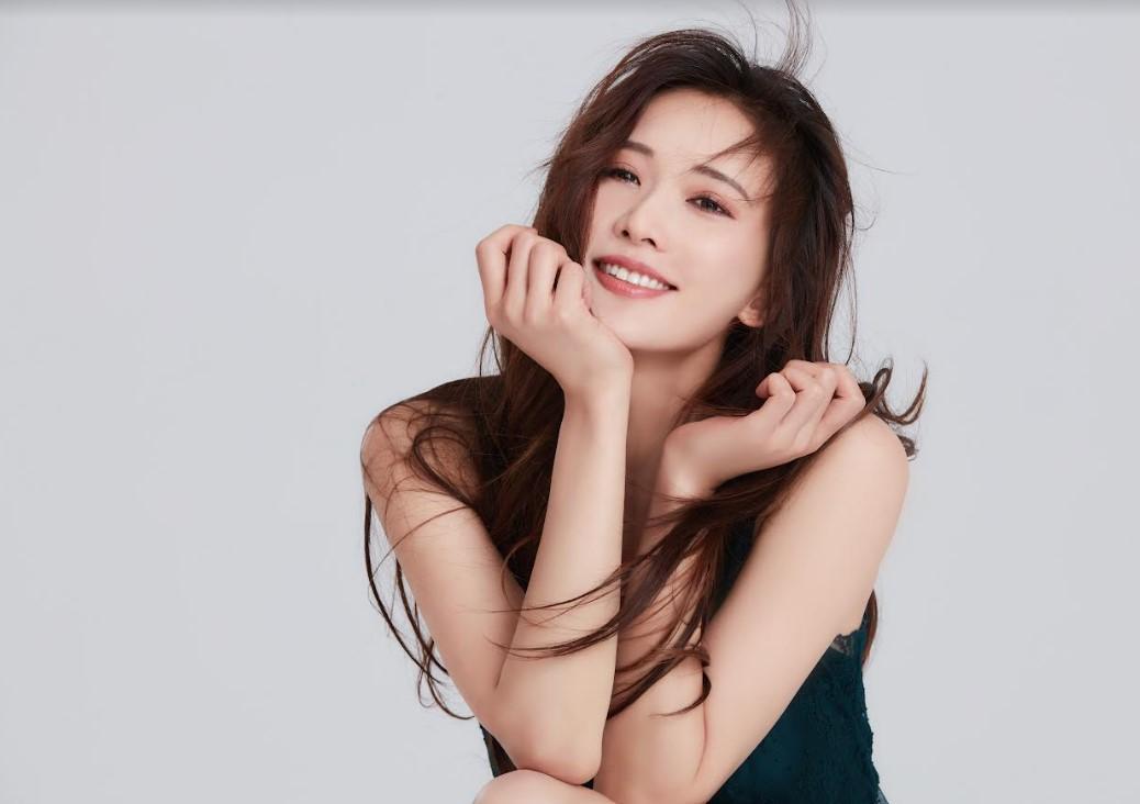 林志玲在書中寫道和老公婚前都是靠閨密幫忙翻譯情書往來。（志玲姐姐慈善基金會提供）