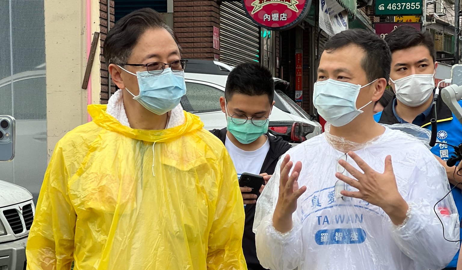 張善政（左1）與羅智強（右2）昨天合體，不過晚間就傳出羅的發言人何元楷（左2）快篩陽性。（翻攝自張善政臉書）