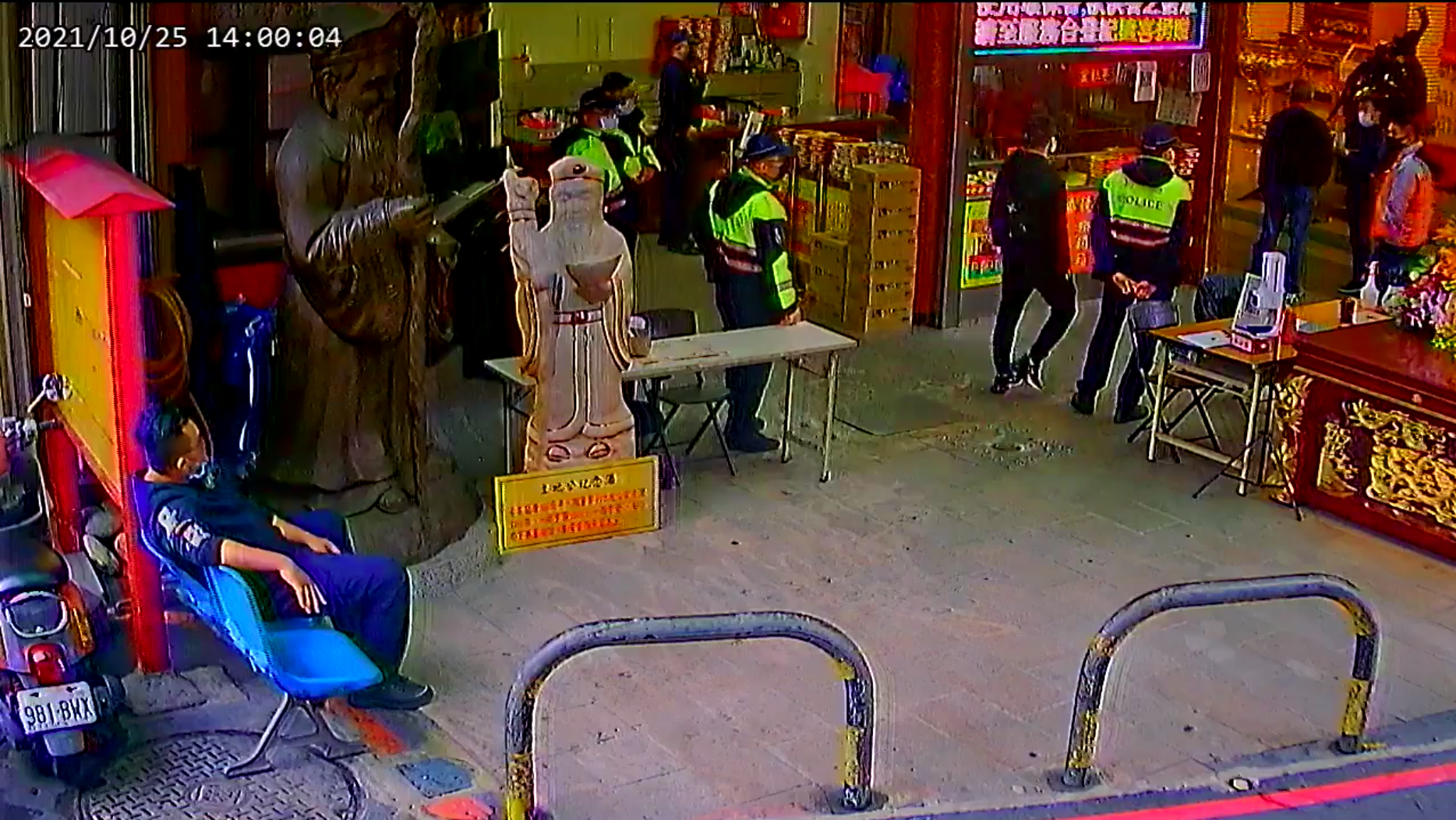 永和派出所遭控派員到場協助楊姓男子施壓廟方。（ 店仔街福德宮提供）