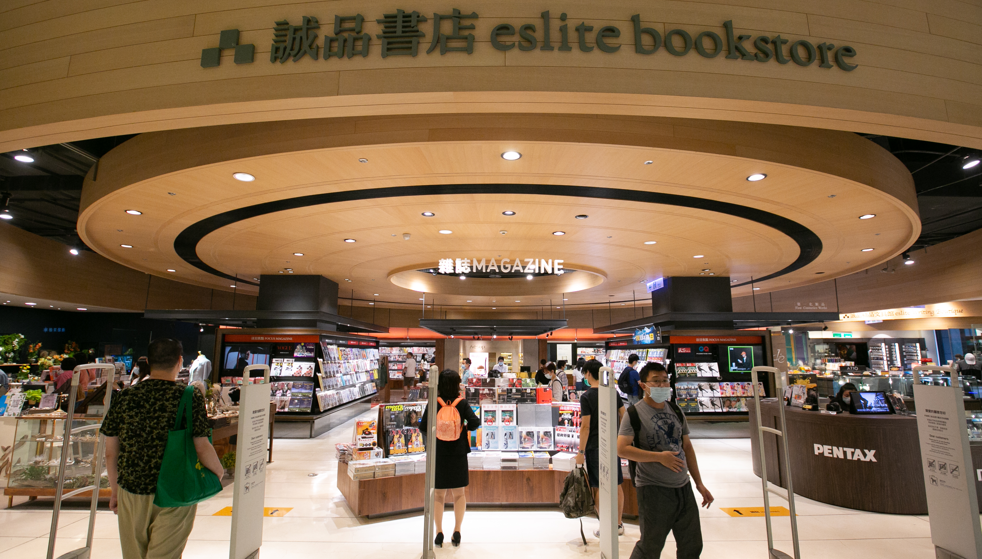 2020年誠品信義店接棒成為24小時營業的書店，如今卻因租約問題恐面臨熄燈。