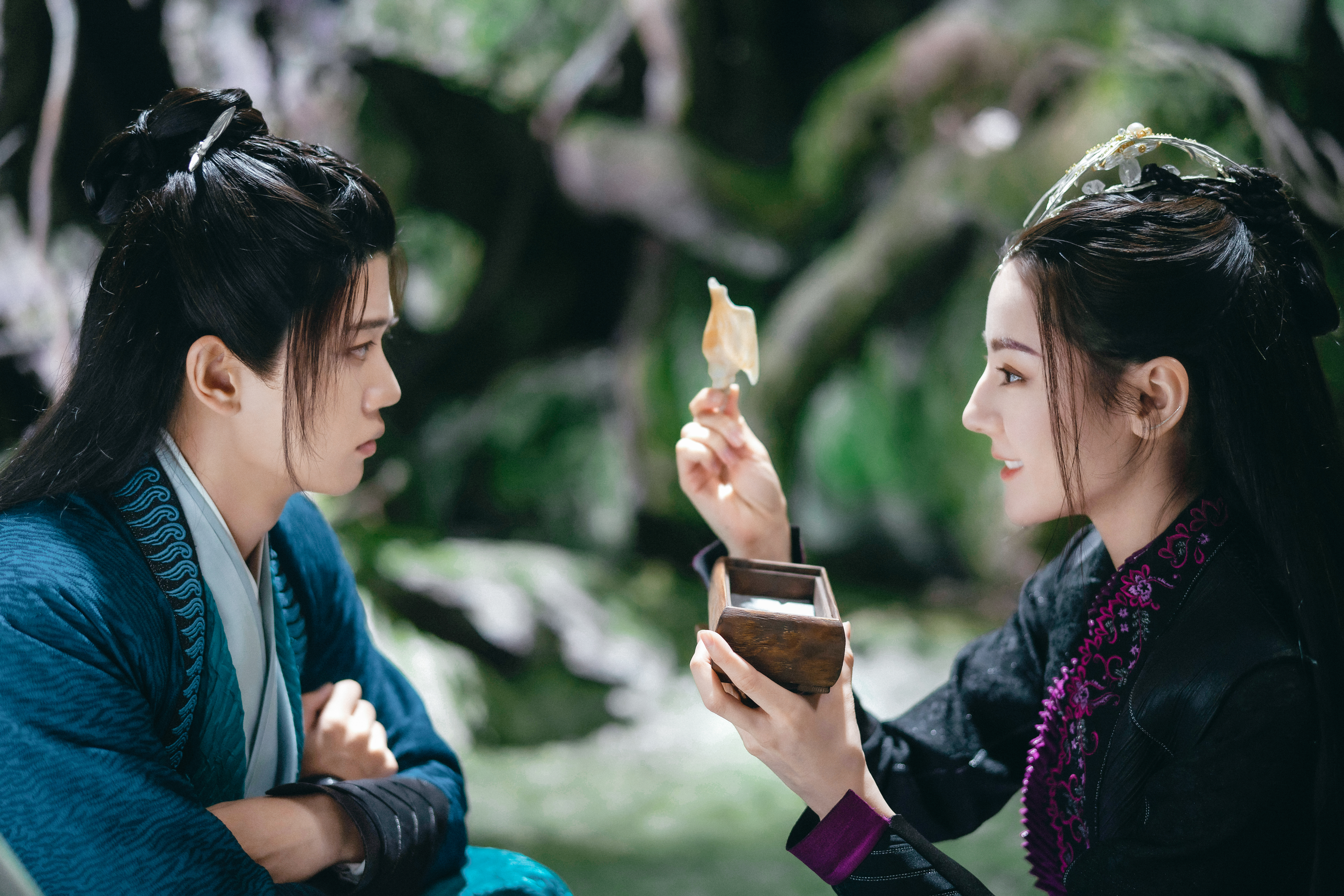 在《馭鮫記之與君初相識·恰似故人歸》任嘉倫、迪麗熱巴譜愛情神話。(MyVideo提供)