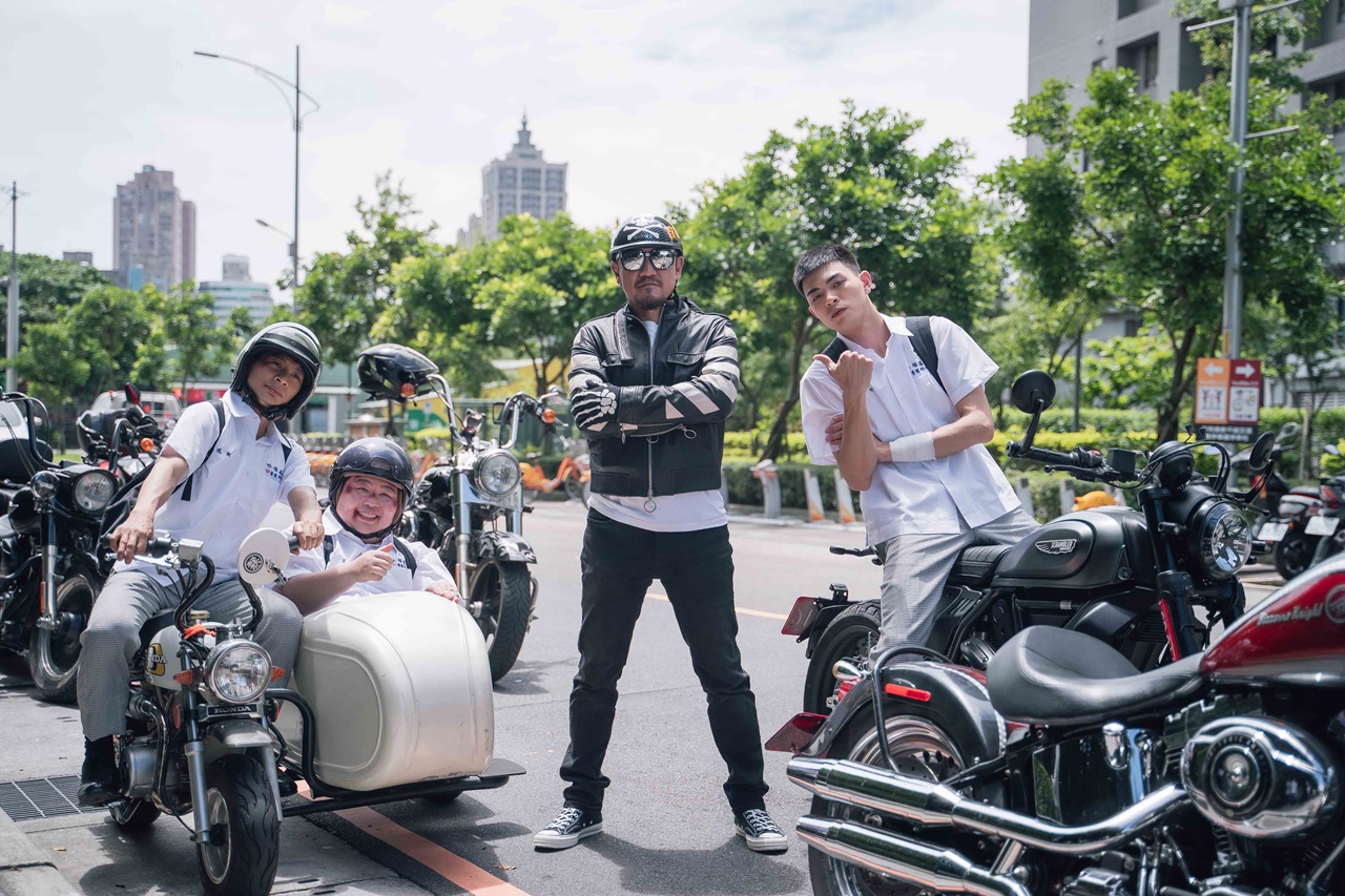 陳為民在TVBS八點檔《機智校園生活》中飾演黑道「黑火老大」。（TVBS提供）