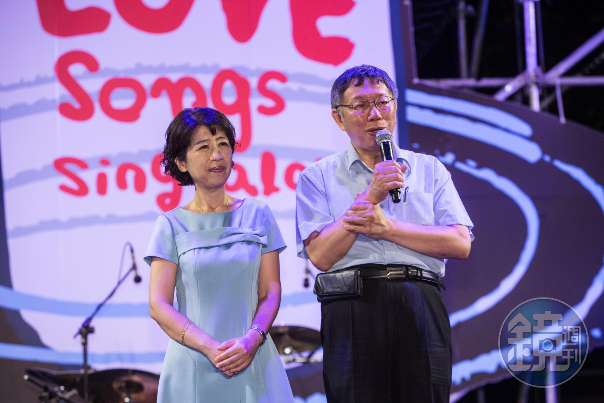 柯文哲（右）的兒子確診後一度昏倒失去意識，也把陳佩琪（左）嚇哭。（本刊資料照）