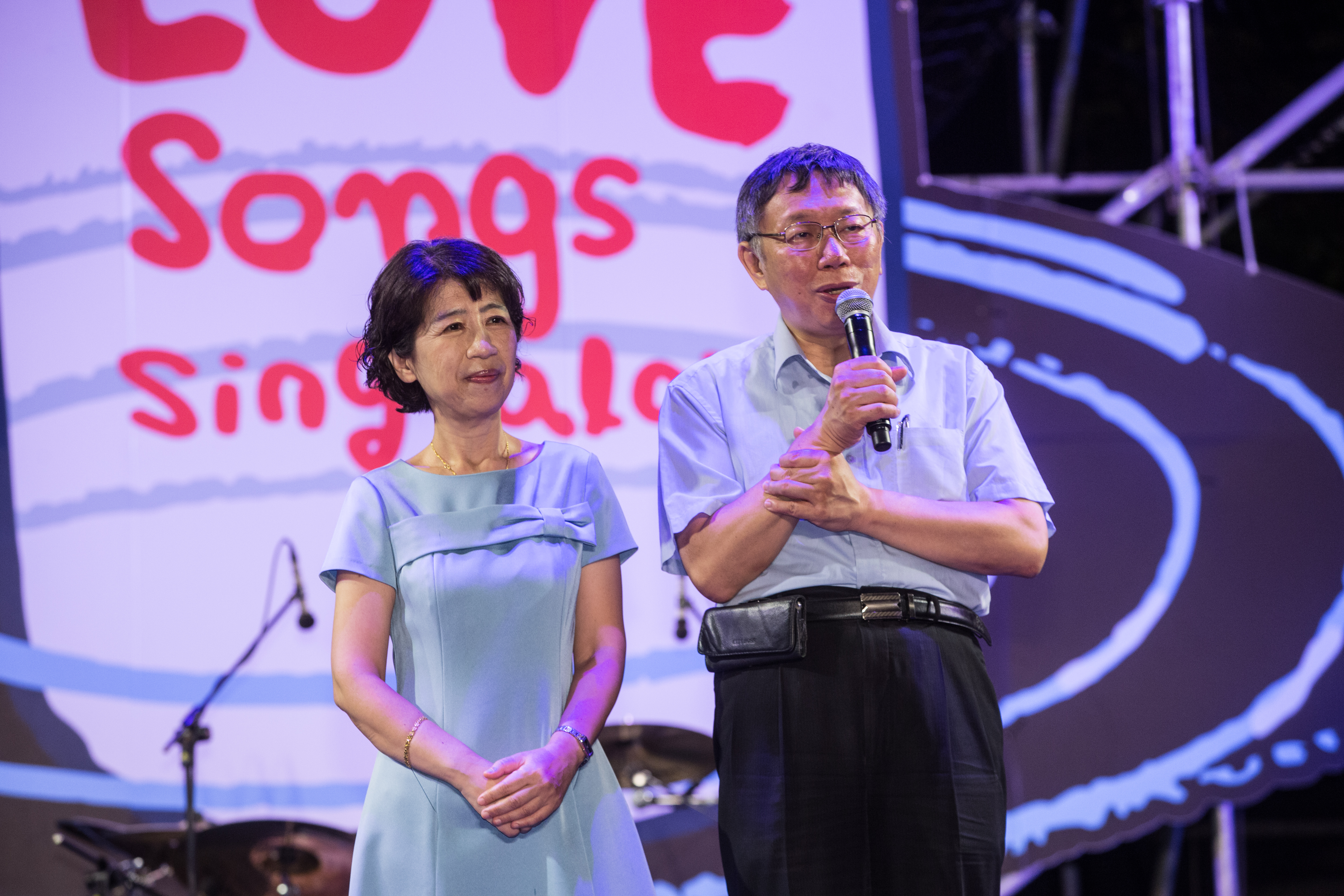 柯文哲（右）的兒子確診後一度昏倒失去意識，也把陳佩琪（左）嚇哭。（本刊資料照）