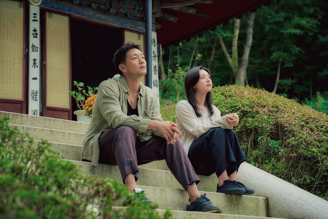 孫錫求在《我的出走日記》飾演神祕男子具先生，與金智媛火花超強。（Netflix提供）