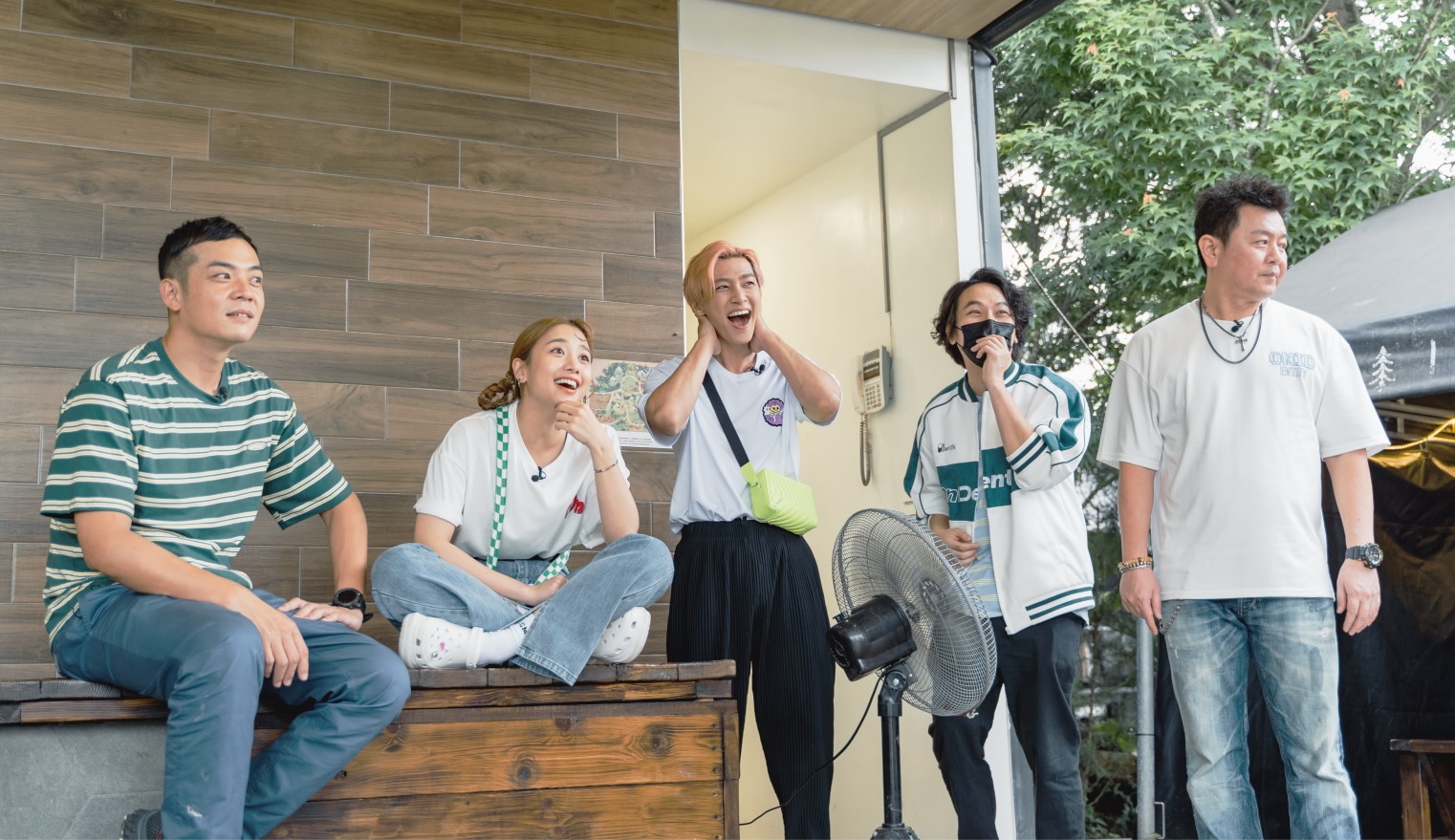 《來吧!營業中》5主持人第一次離開「老屋」餐廳。(TVBS提供)