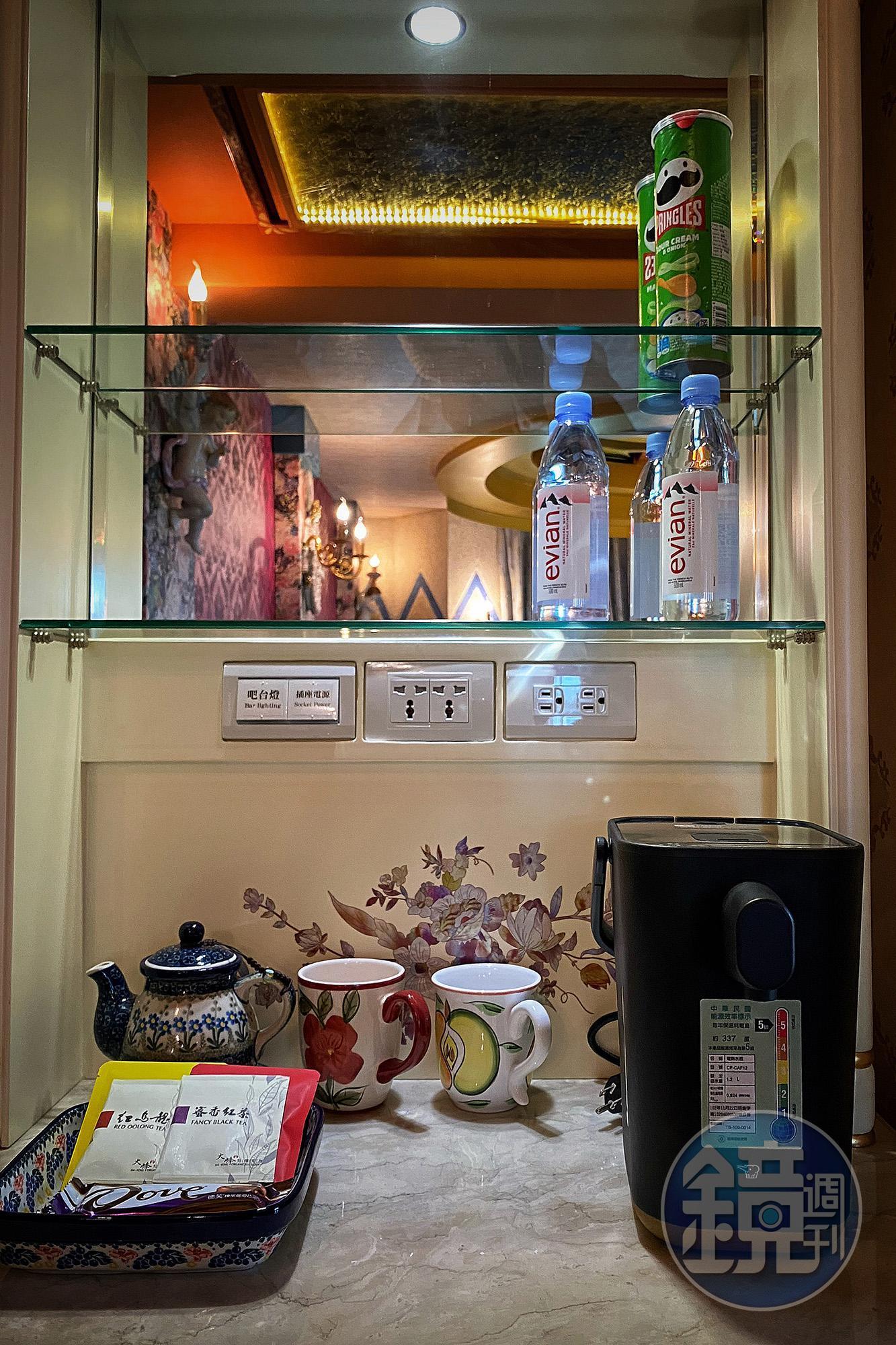 客房內被有象印熱水器、茶包與掛耳式咖啡。
