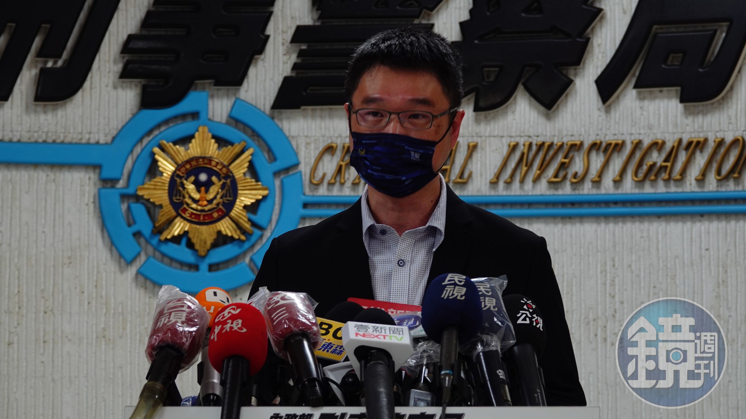 警政署資訊室主任林建隆說明在輿情蒐集過程中，警方在網路社群發現的異常現象。
