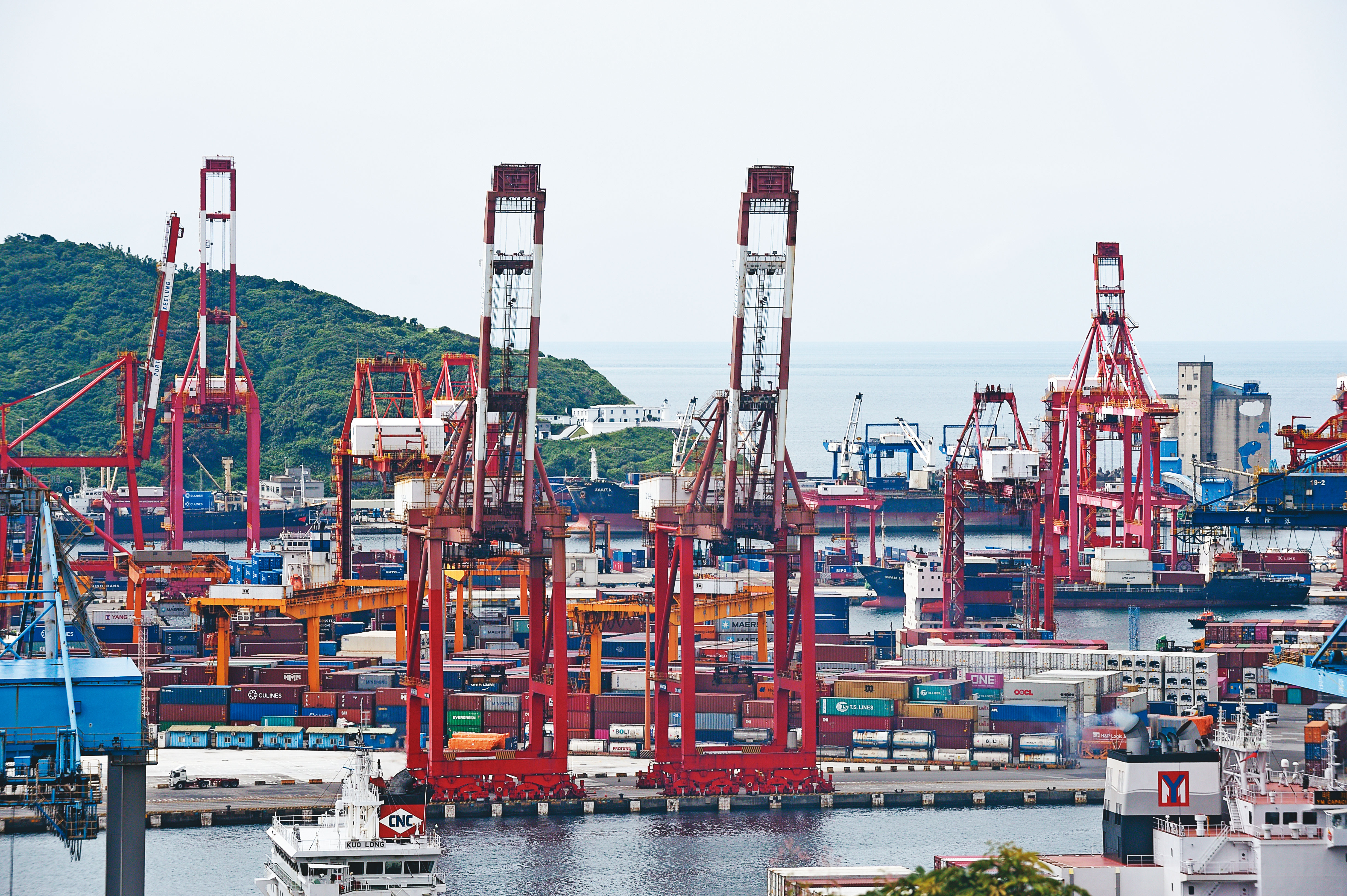 以出口貿易為經濟支柱的台灣，匯率升貶影響企業獲利甚深。