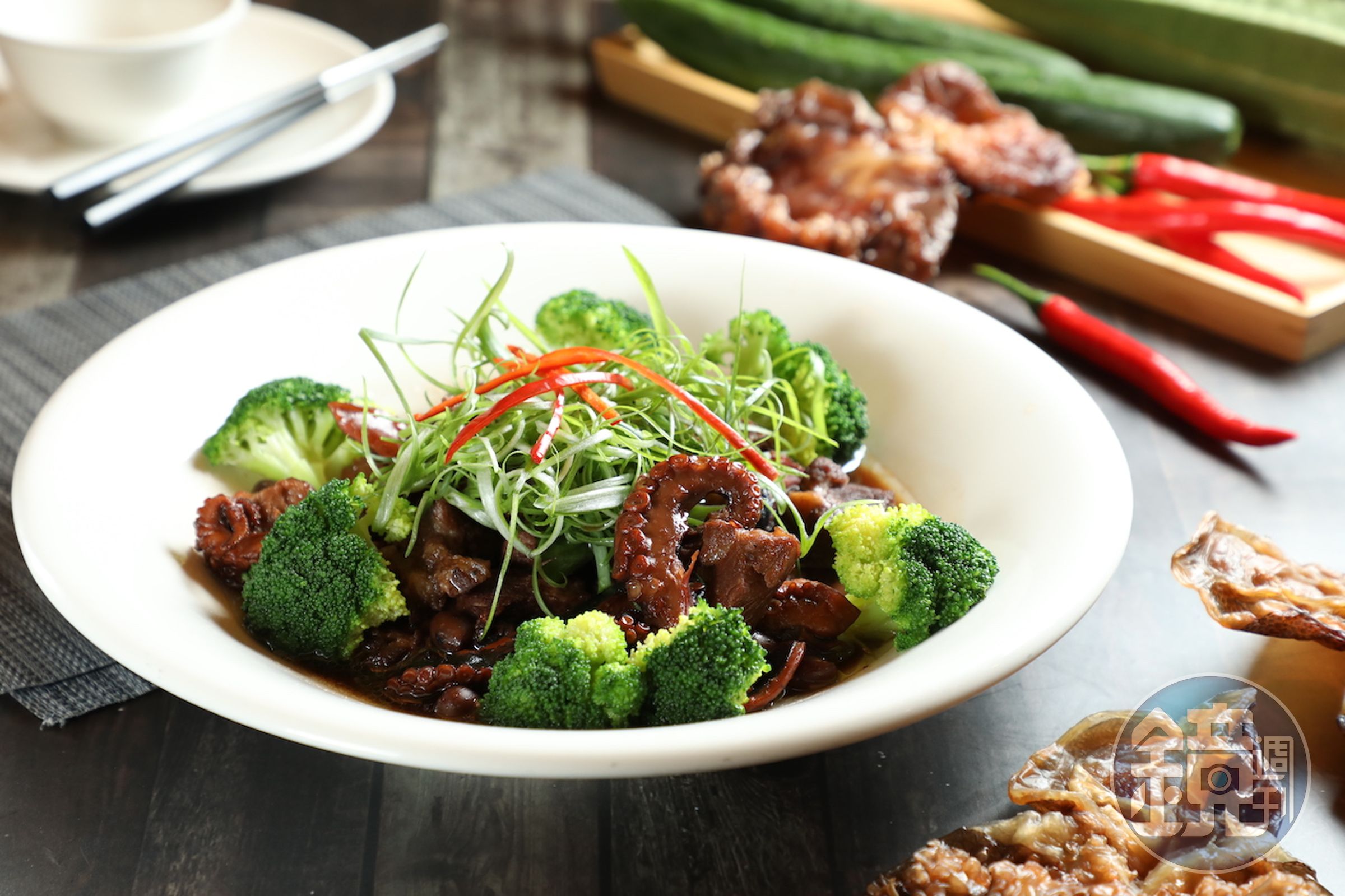 「石居干魯肉」燜滷得甘鮮濃冽。（680元／份）