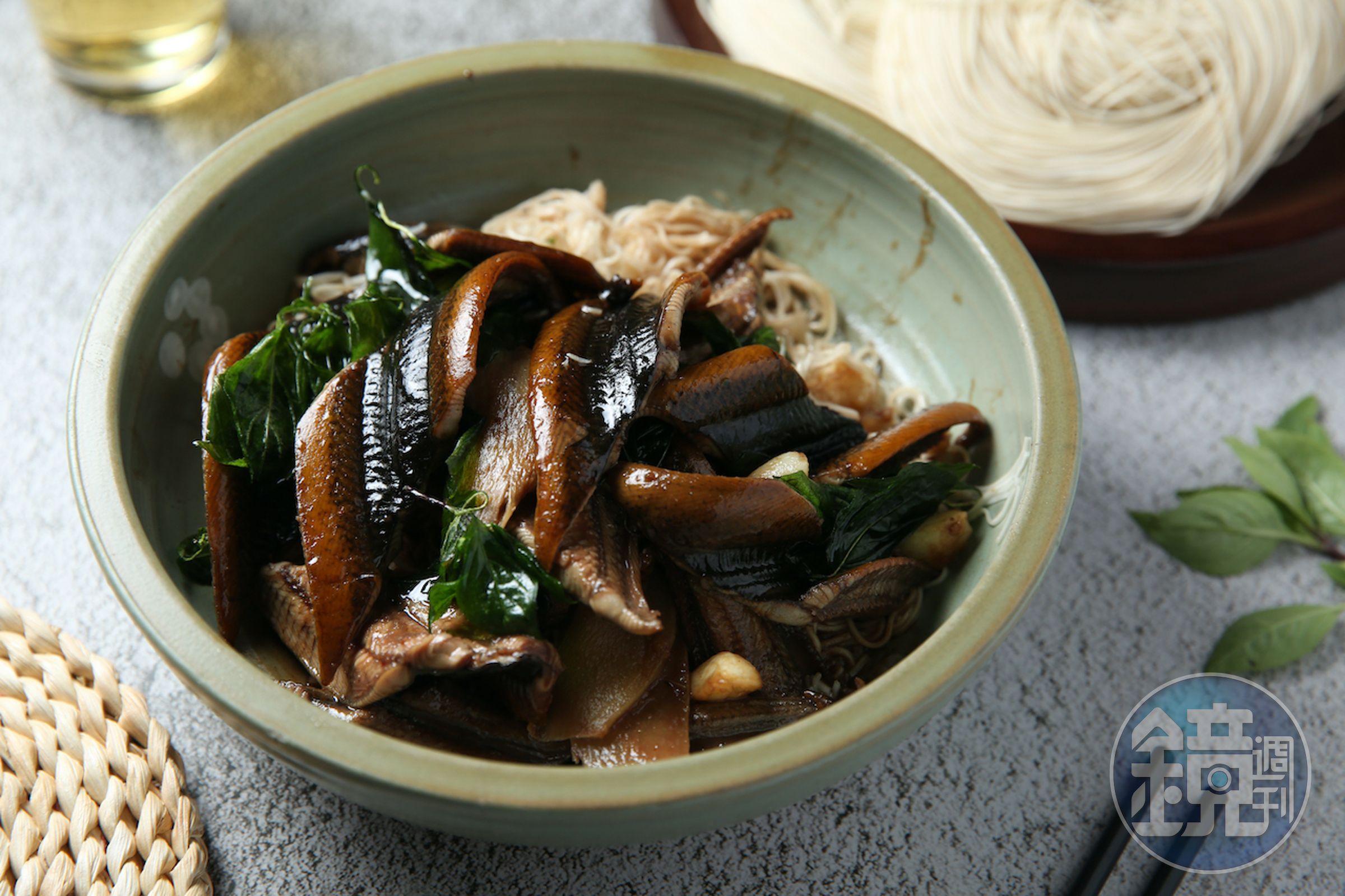 麻油香醇的「麻油鱔魚麵線」魚片鮮脆肥厚。（280元／份）