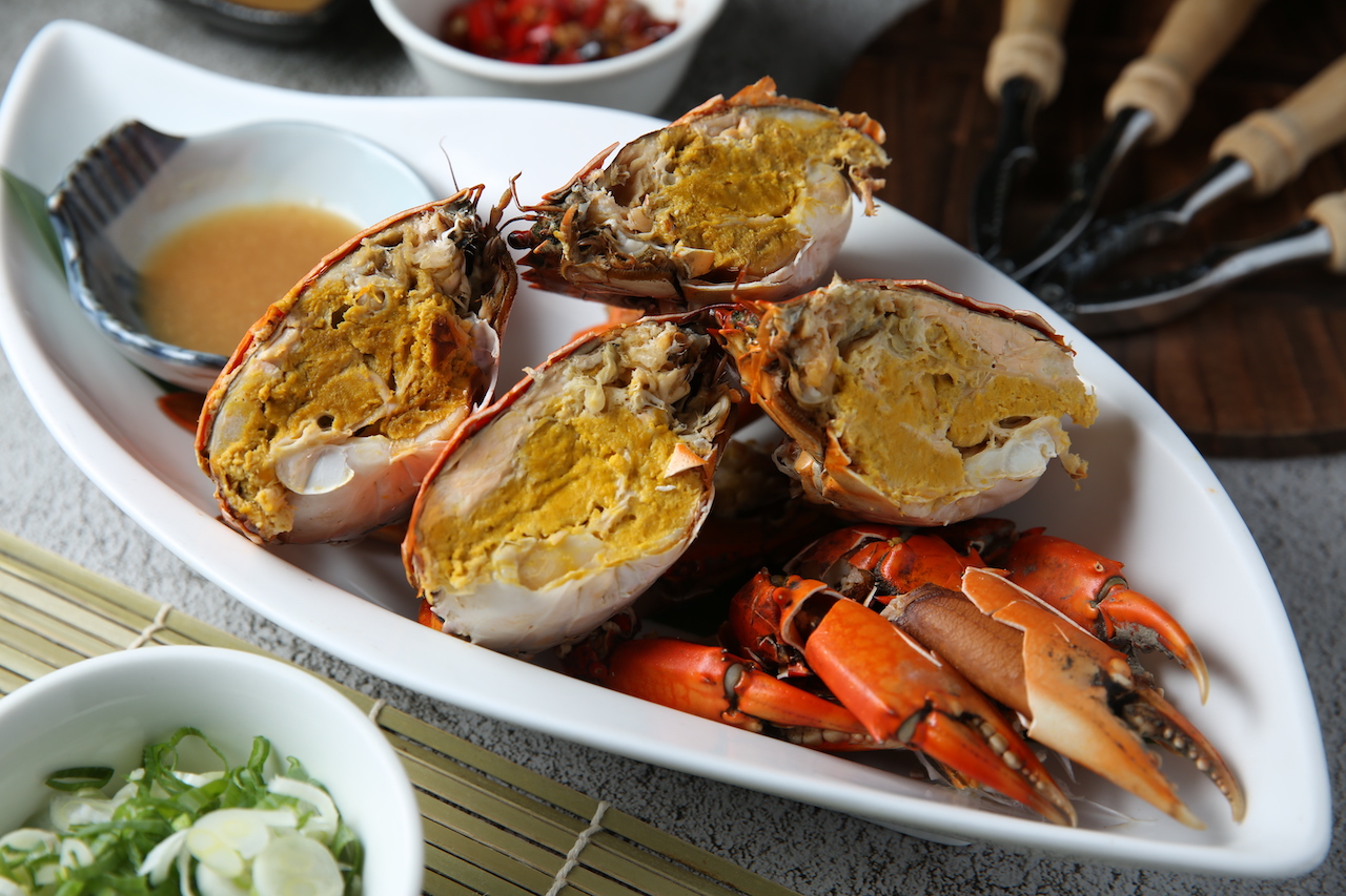 腹凝黃膏的「處女蟳」肉質紮實、鮮味濃郁。（120元／兩，圖中為1,200元／份）