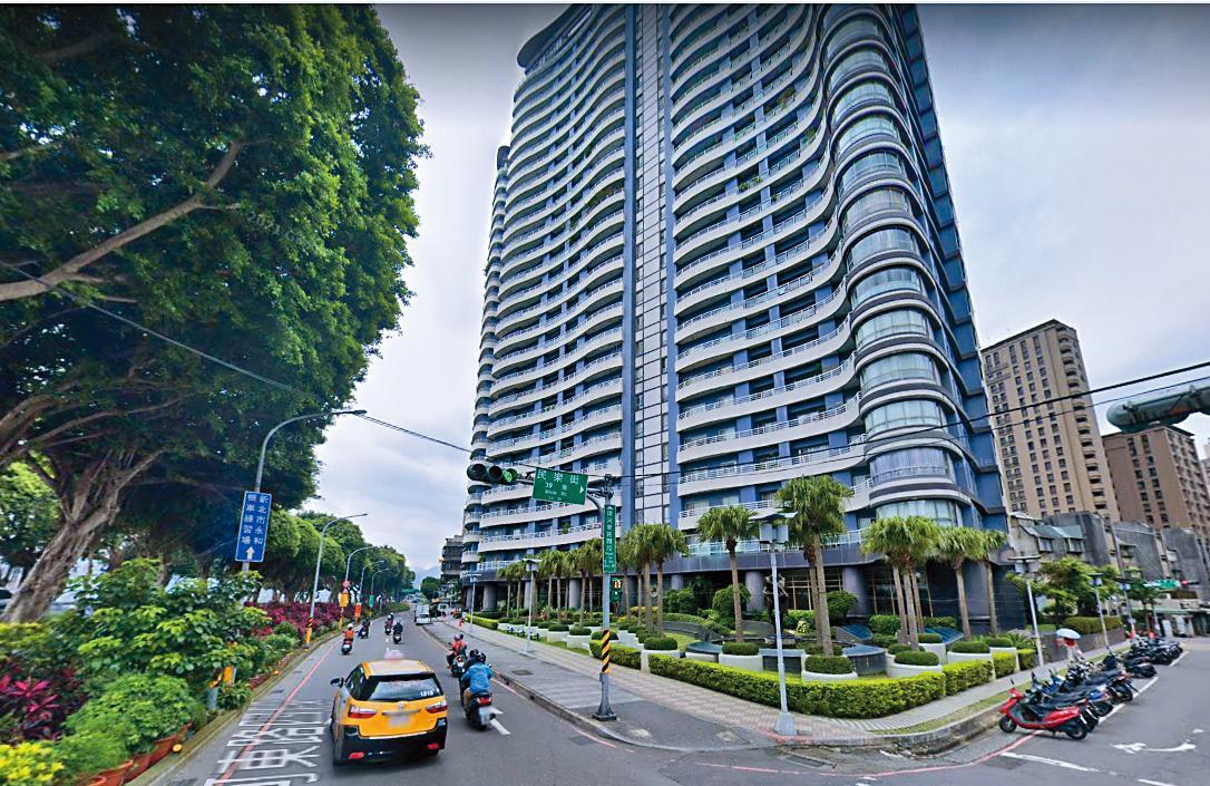 康康在新北市永和買下三房,其中兩房自住。(翻攝自Google Map)