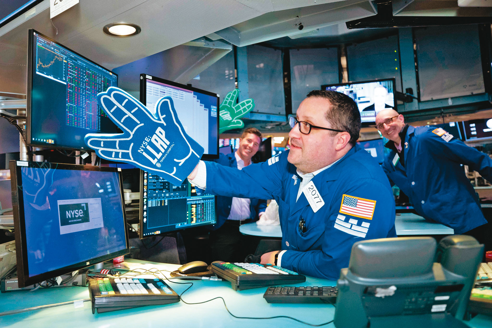 升息與縮表時期投資宜保守，固定收益、高殖利率、消費等族群是首選。（翻攝NYSE臉書）